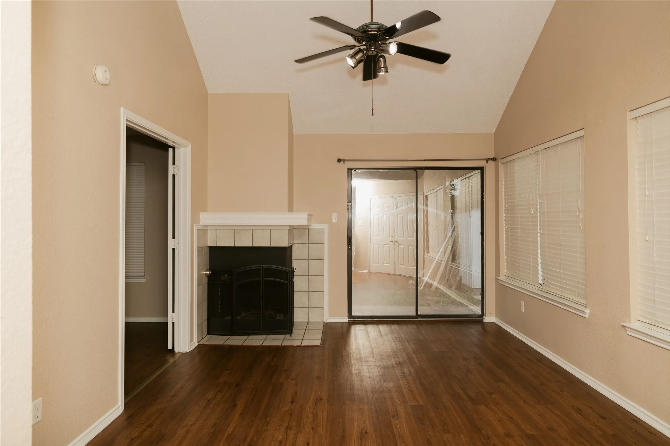 Single Family Residence For Rent in Denton County , 2083 Sundance Court, Lewisville, Texas 75067, 3 Bedroom, 2 Bathroom, 2 Garage spaces, 1,293 Sqft, built in 1986, mls#21400708, Real Estate Agent in Lewisville, Homes For Rent in Denton county, Homes For Rent in Lewisville, Realtor in Lewisville Texas, Real Estate Brokerage Independent Realty Texas, Luminita Cordes Realtor