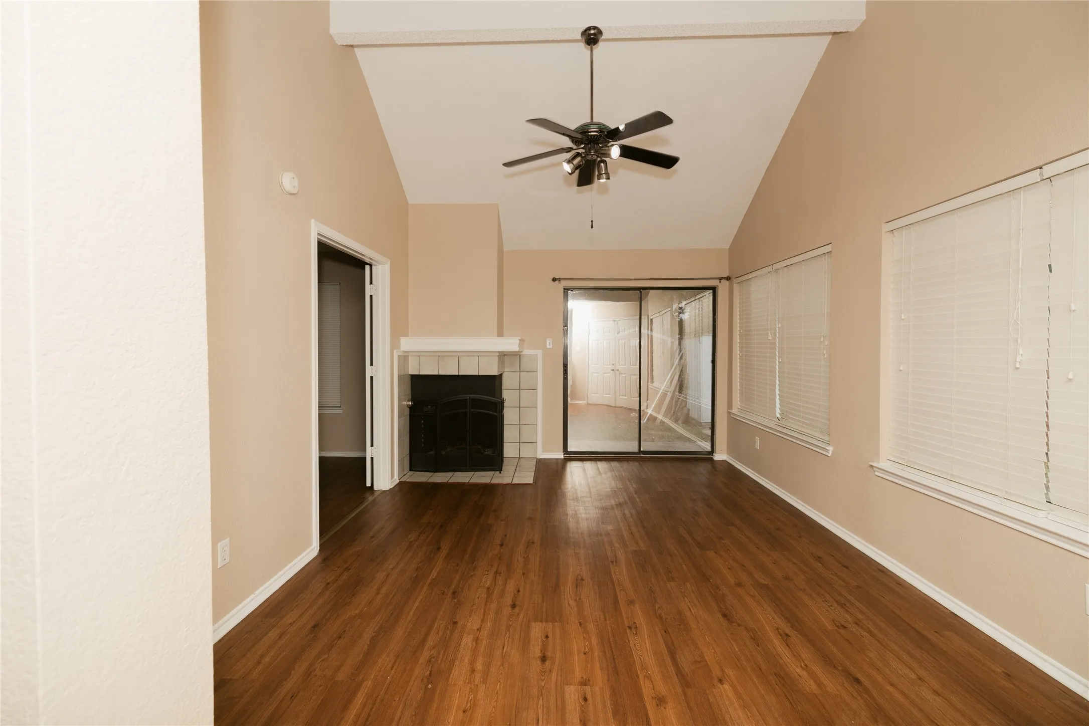 Single Family Residence For Rent in Denton County , 2083 Sundance Court, Lewisville, Texas 75067, 3 Bedroom, 2 Bathroom, 2 Garage spaces, 1,293 Sqft, built in 1986, mls#21400708, Real Estate Agent in Lewisville, Homes For Rent in Denton county, Homes For Rent in Lewisville, Realtor in Lewisville Texas, Real Estate Brokerage Independent Realty Texas, Luminita Cordes Realtor