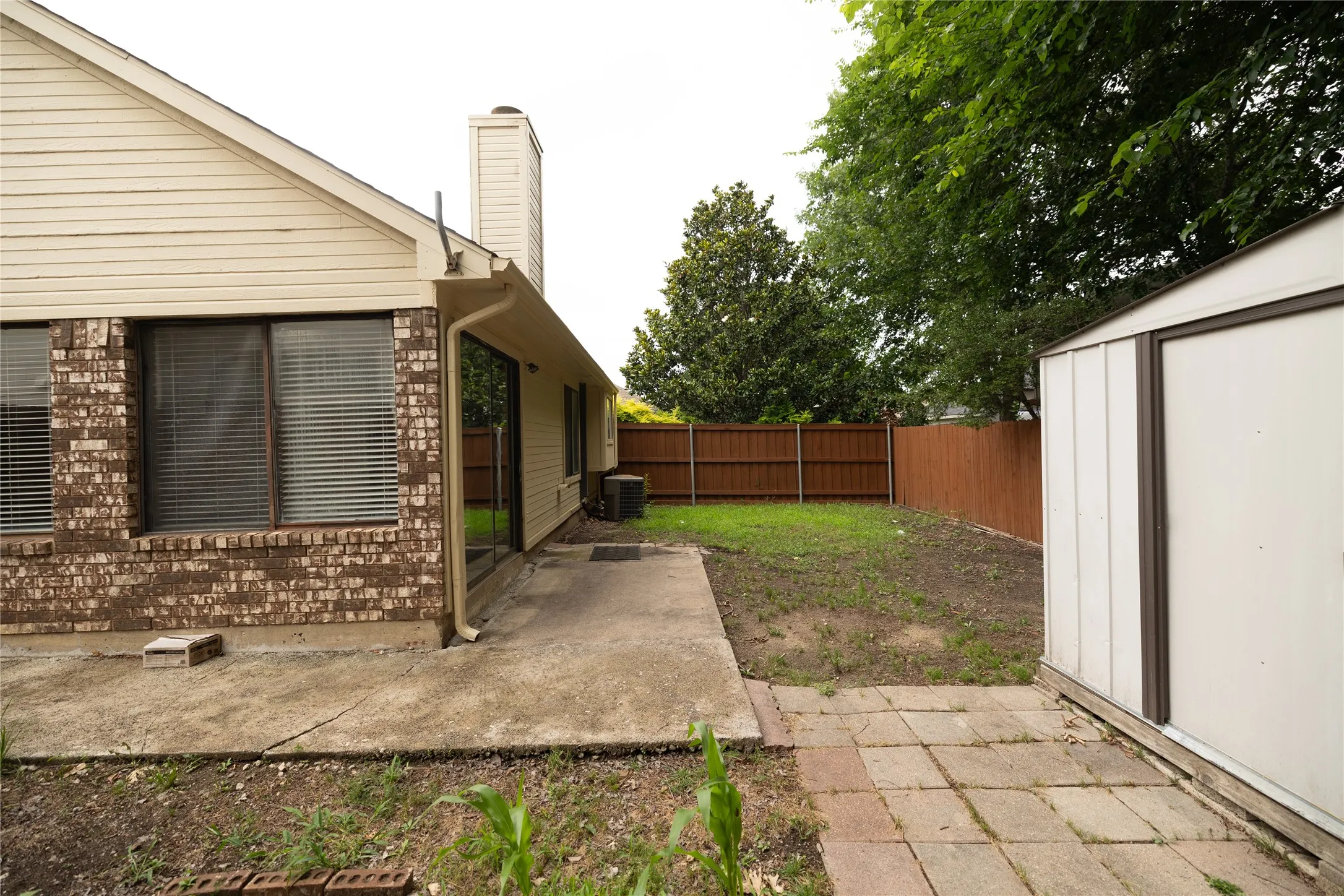 Single Family Residence For Rent in Denton County , 2083 Sundance Court, Lewisville, Texas 75067, 3 Bedroom, 2 Bathroom, 2 Garage spaces, 1,293 Sqft, built in 1986, mls#21400708, Real Estate Agent in Lewisville, Homes For Rent in Denton county, Homes For Rent in Lewisville, Realtor in Lewisville Texas, Real Estate Brokerage Independent Realty Texas, Luminita Cordes Realtor