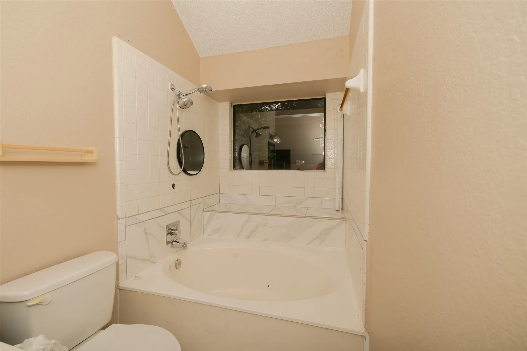 Single Family Residence For Rent in Denton County , 2083 Sundance Court, Lewisville, Texas 75067, 3 Bedroom, 2 Bathroom, 2 Garage spaces, 1,293 Sqft, built in 1986, mls#21400708, Real Estate Agent in Lewisville, Homes For Rent in Denton county, Homes For Rent in Lewisville, Realtor in Lewisville Texas, Real Estate Brokerage Independent Realty Texas, Luminita Cordes Realtor