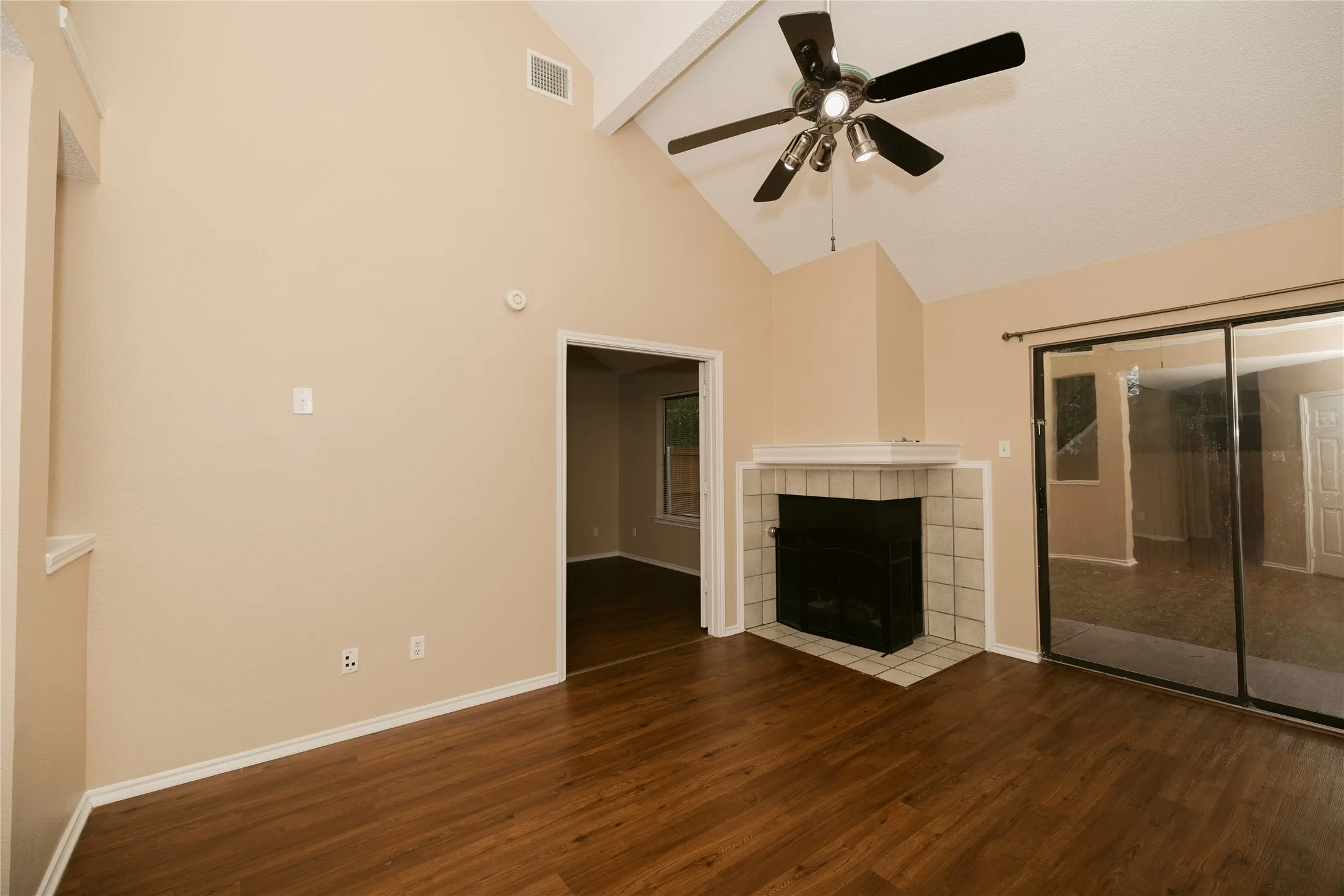Single Family Residence For Rent in Denton County , 2083 Sundance Court, Lewisville, Texas 75067, 3 Bedroom, 2 Bathroom, 2 Garage spaces, 1,293 Sqft, built in 1986, mls#21400708, Real Estate Agent in Lewisville, Homes For Rent in Denton county, Homes For Rent in Lewisville, Realtor in Lewisville Texas, Real Estate Brokerage Independent Realty Texas, Luminita Cordes Realtor