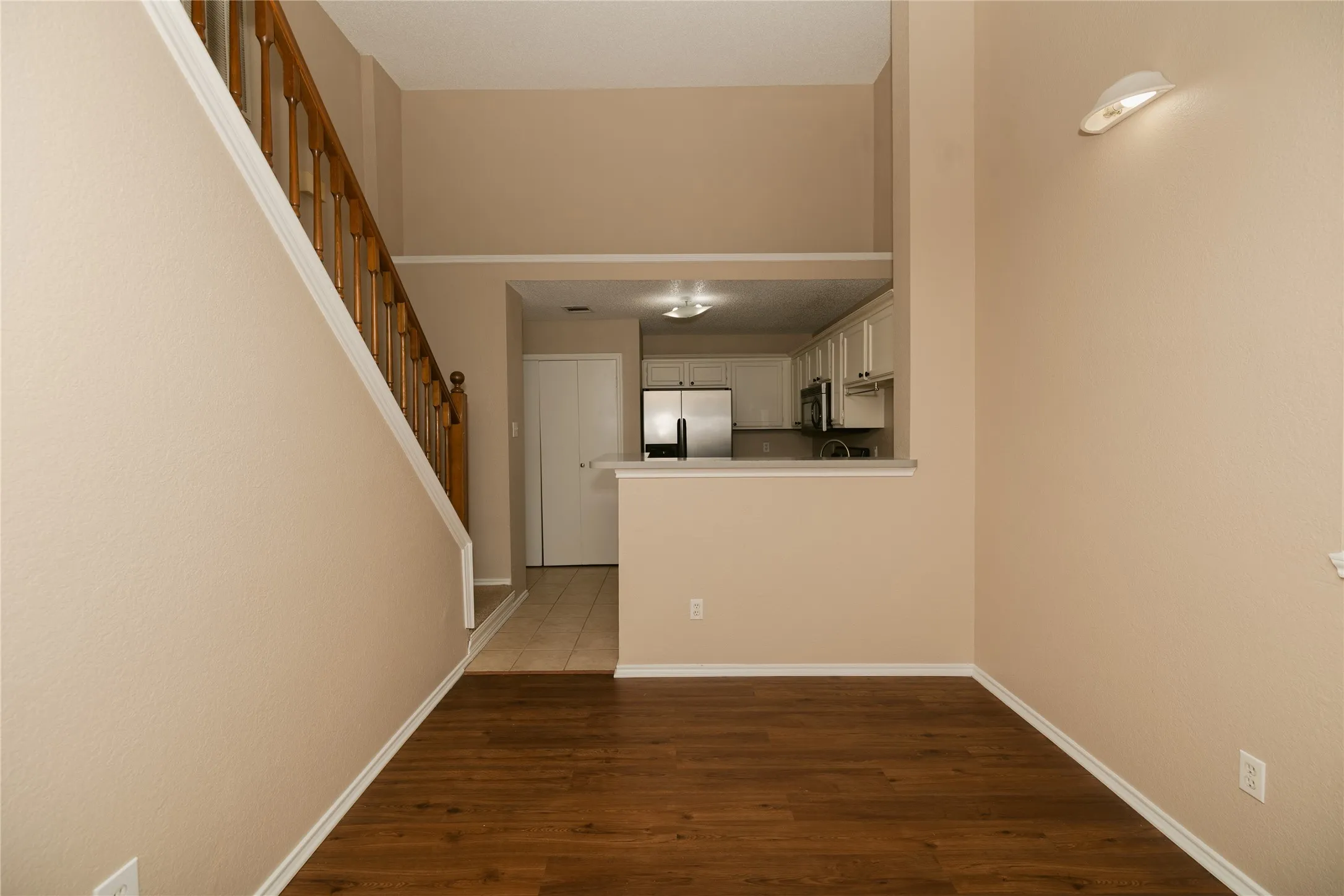 Single Family Residence For Rent in Denton County , 2083 Sundance Court, Lewisville, Texas 75067, 3 Bedroom, 2 Bathroom, 2 Garage spaces, 1,293 Sqft, built in 1986, mls#21400708, Real Estate Agent in Lewisville, Homes For Rent in Denton county, Homes For Rent in Lewisville, Realtor in Lewisville Texas, Real Estate Brokerage Independent Realty Texas, Luminita Cordes Realtor