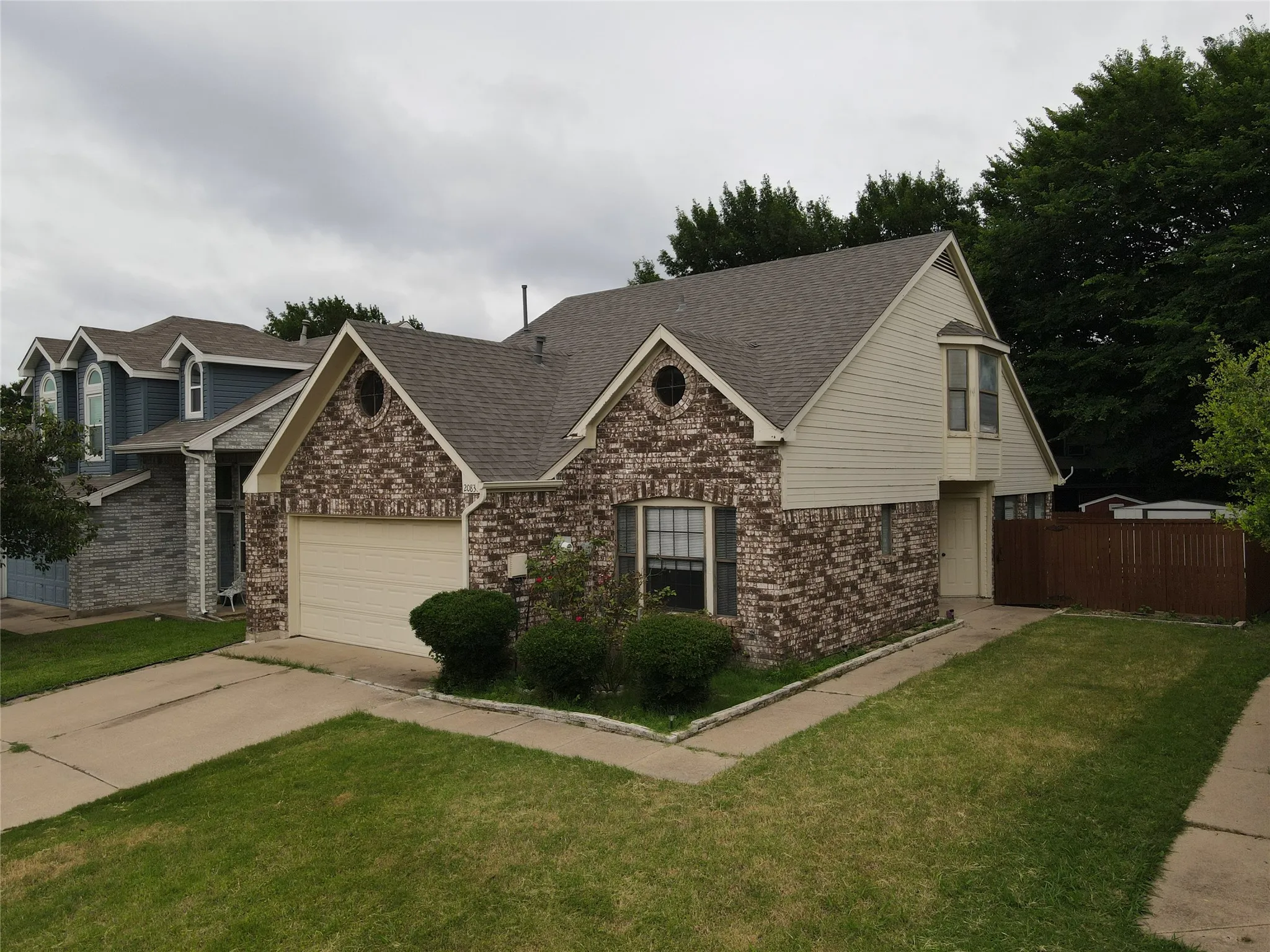 Single Family Residence For Rent in Denton County , 2083 Sundance Court, Lewisville, Texas 75067, 3 Bedroom, 2 Bathroom, 2 Garage spaces, 1,293 Sqft, built in 1986, mls#21400708, Real Estate Agent in Lewisville, Homes For Rent in Denton county, Homes For Rent in Lewisville, Realtor in Lewisville Texas, Real Estate Brokerage Independent Realty Texas, Luminita Cordes Realtor