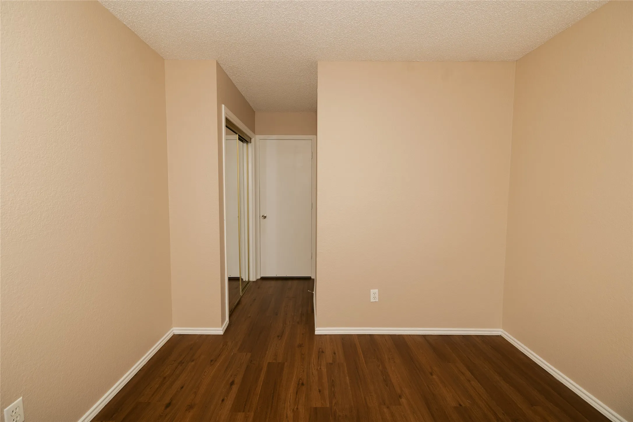 Single Family Residence For Rent in Denton County , 2083 Sundance Court, Lewisville, Texas 75067, 3 Bedroom, 2 Bathroom, 2 Garage spaces, 1,293 Sqft, built in 1986, mls#21400708, Real Estate Agent in Lewisville, Homes For Rent in Denton county, Homes For Rent in Lewisville, Realtor in Lewisville Texas, Real Estate Brokerage Independent Realty Texas, Luminita Cordes Realtor