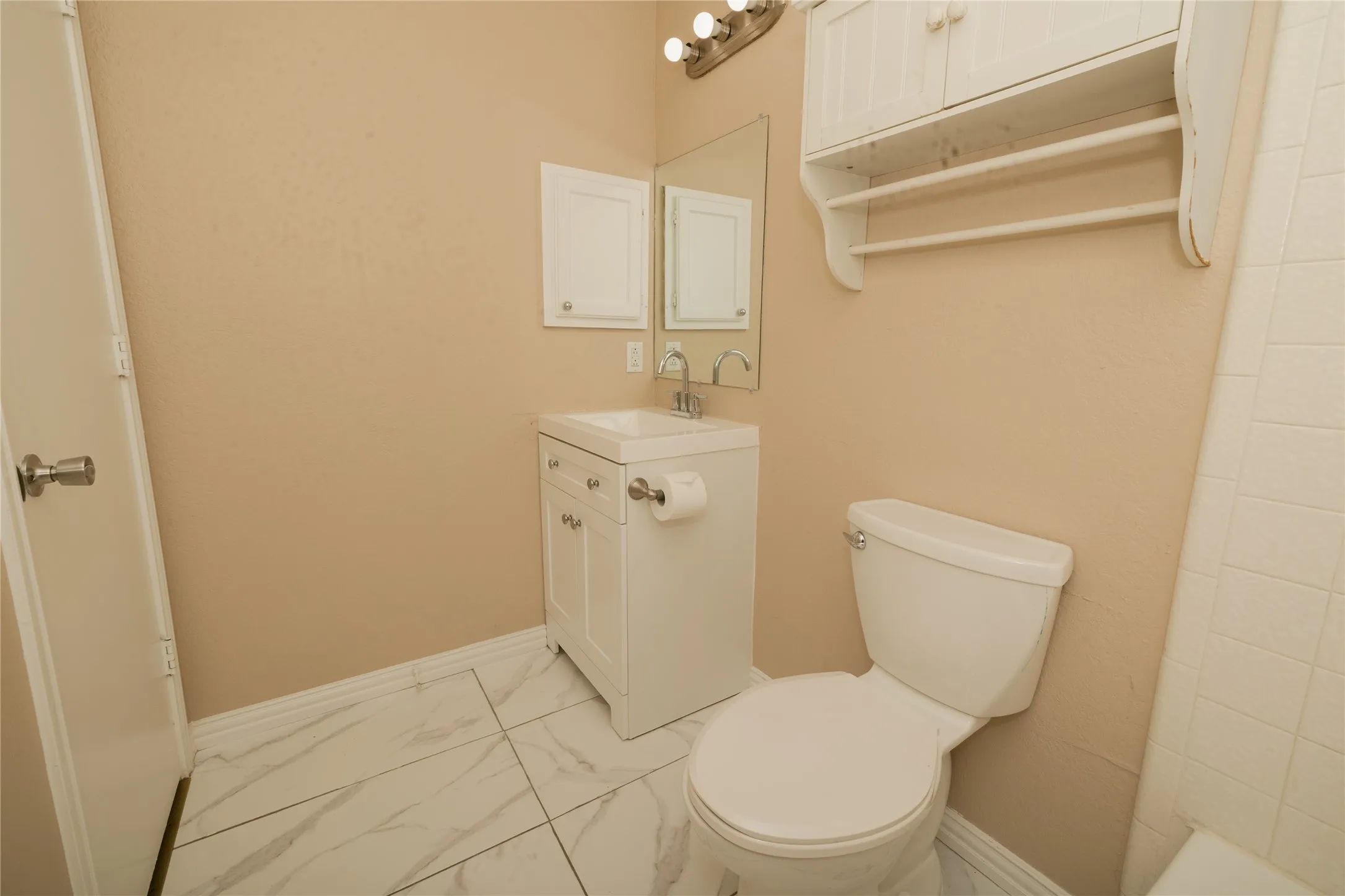 Single Family Residence For Rent in Denton County , 2083 Sundance Court, Lewisville, Texas 75067, 3 Bedroom, 2 Bathroom, 2 Garage spaces, 1,293 Sqft, built in 1986, mls#21400708, Real Estate Agent in Lewisville, Homes For Rent in Denton county, Homes For Rent in Lewisville, Realtor in Lewisville Texas, Real Estate Brokerage Independent Realty Texas, Luminita Cordes Realtor