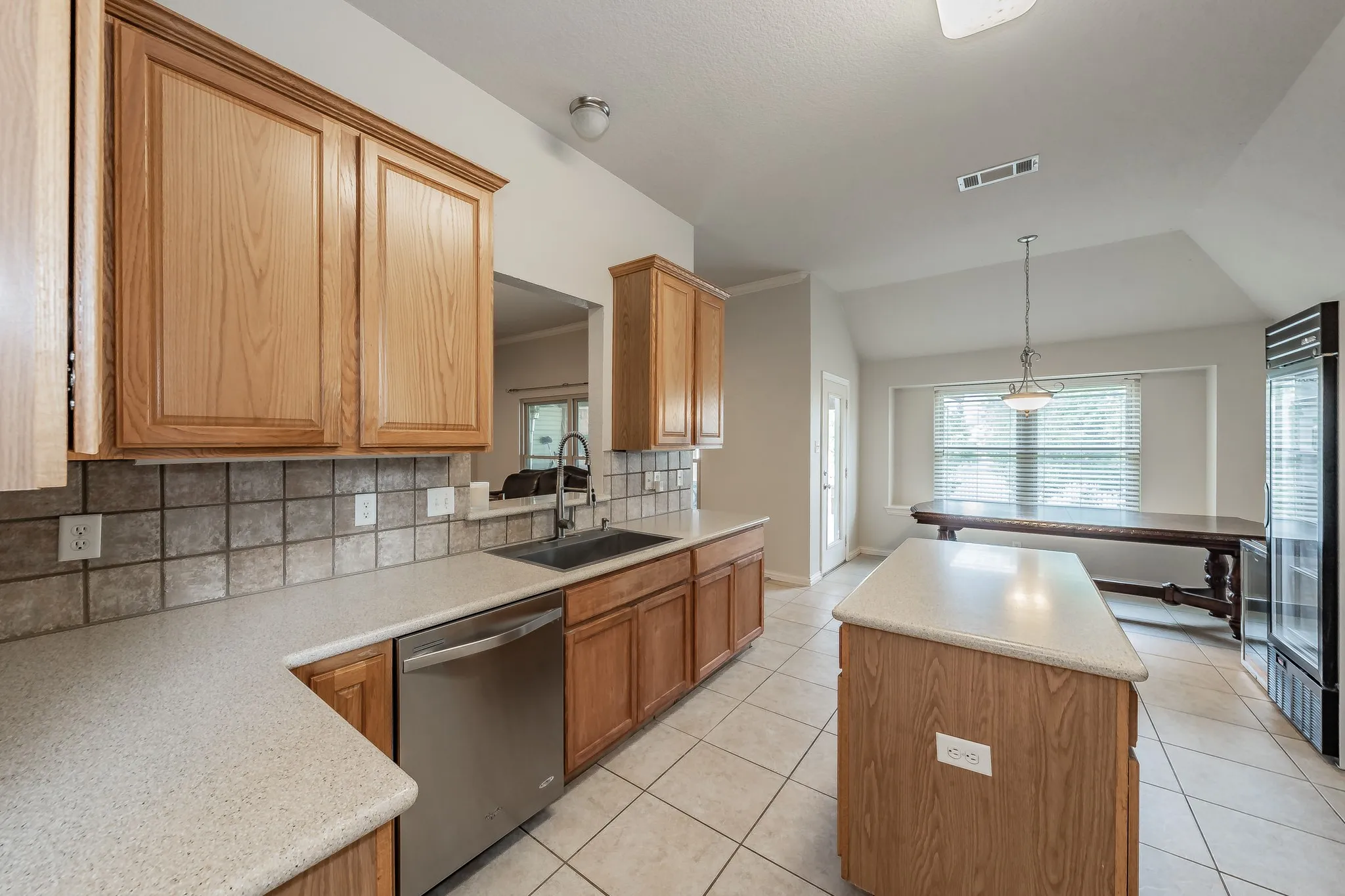 Single Family Residence For Rent in Collin County , 2006 Water Fall Way, Wylie, Texas 75098, 4 Bedroom, 2 Bathroom, 2 Garage spaces, 2,609 Sqft, built in 2004, mls#21400710, Real Estate Agent in Wylie, Homes For Rent in Collin county, Homes For Rent in Wylie, Realtor in Wylie Texas, Real Estate Brokerage Independent Realty Texas, Luminita Cordes Realtor