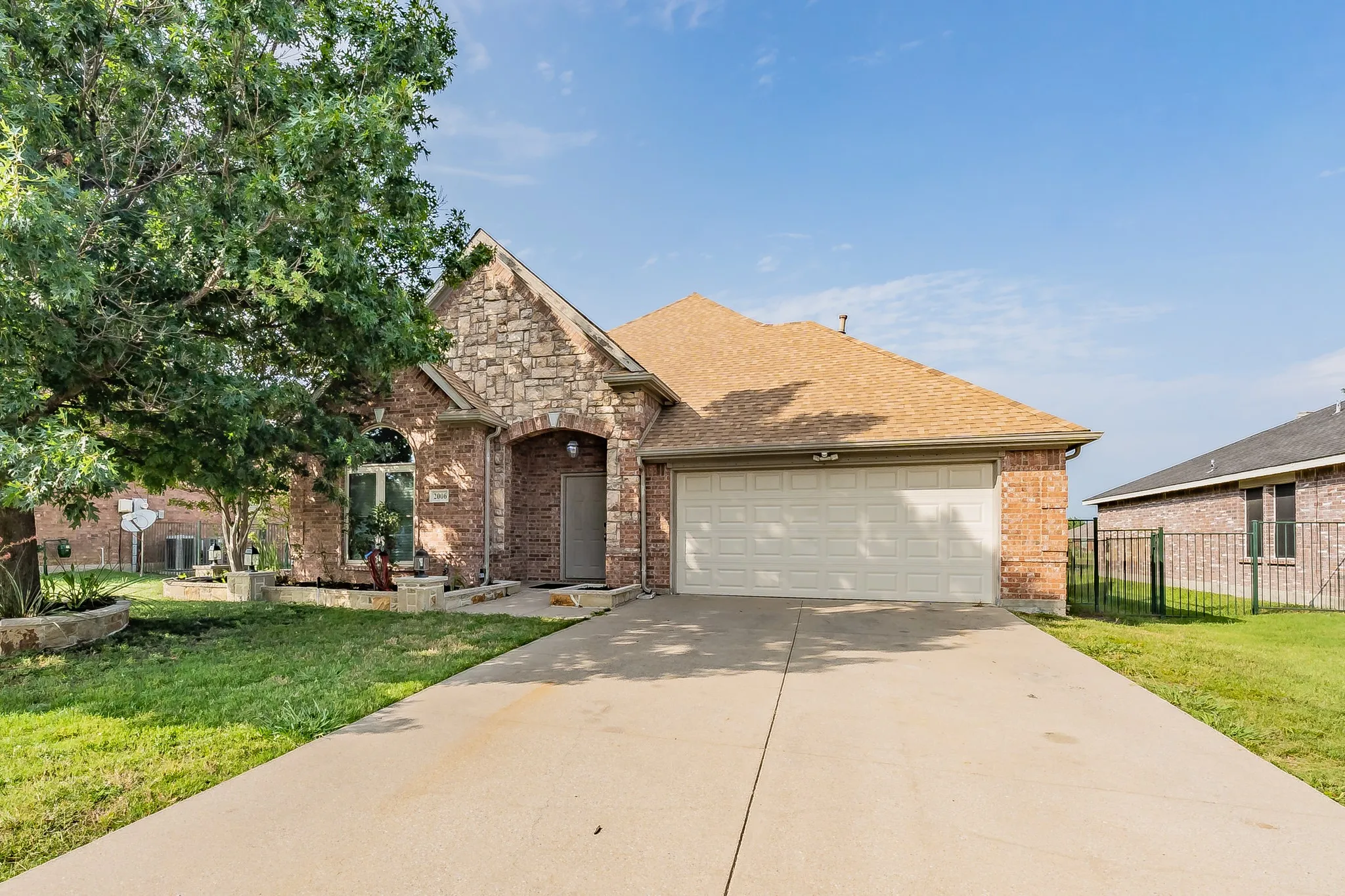 Single Family Residence For Rent in Collin County , 2006 Water Fall Way, Wylie, Texas 75098, 4 Bedroom, 2 Bathroom, 2 Garage spaces, 2,609 Sqft, built in 2004, mls#21400710, Real Estate Agent in Wylie, Homes For Rent in Collin county, Homes For Rent in Wylie, Realtor in Wylie Texas, Real Estate Brokerage Independent Realty Texas, Luminita Cordes Realtor