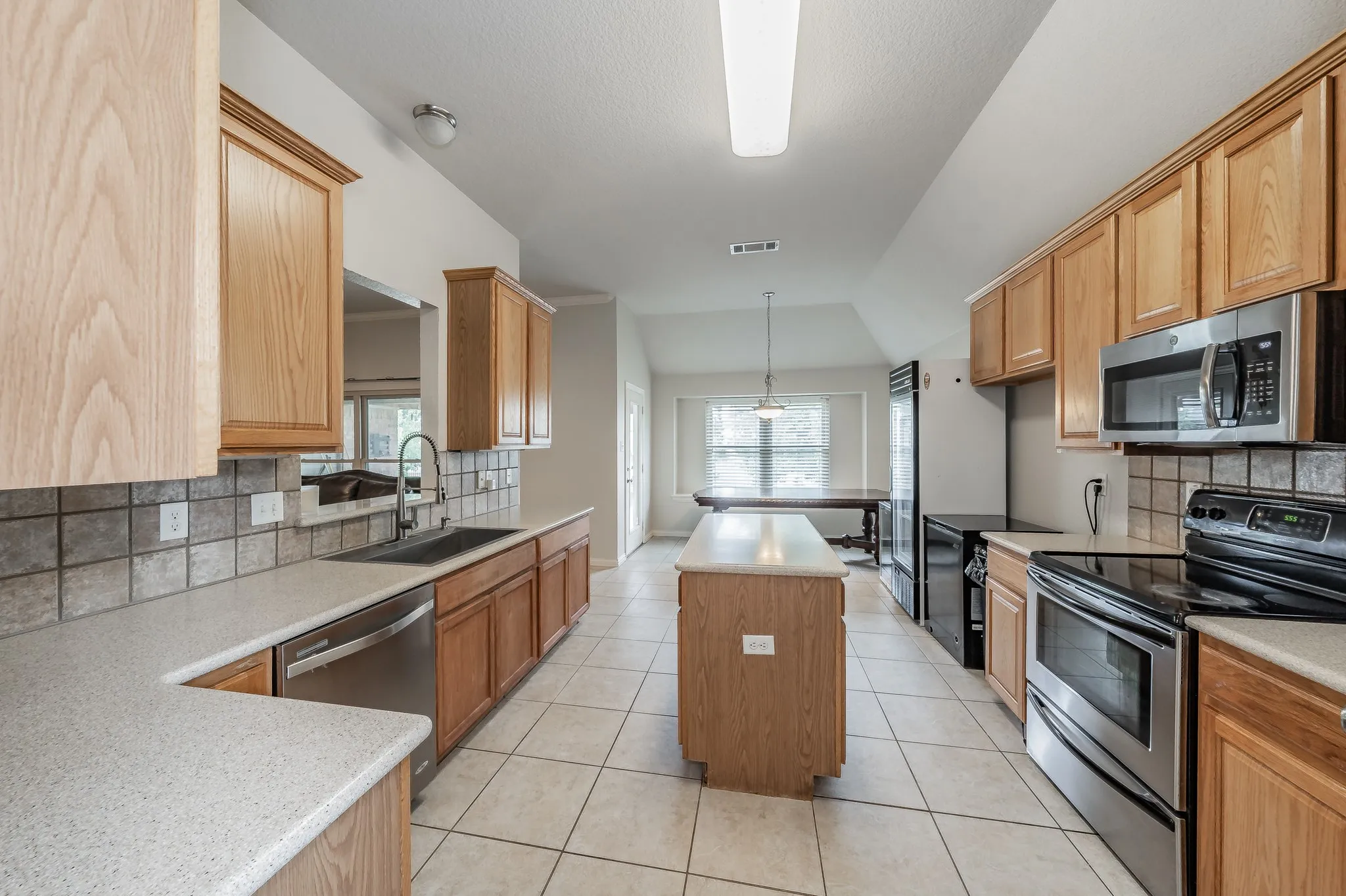 Single Family Residence For Rent in Collin County , 2006 Water Fall Way, Wylie, Texas 75098, 4 Bedroom, 2 Bathroom, 2 Garage spaces, 2,609 Sqft, built in 2004, mls#21400710, Real Estate Agent in Wylie, Homes For Rent in Collin county, Homes For Rent in Wylie, Realtor in Wylie Texas, Real Estate Brokerage Independent Realty Texas, Luminita Cordes Realtor