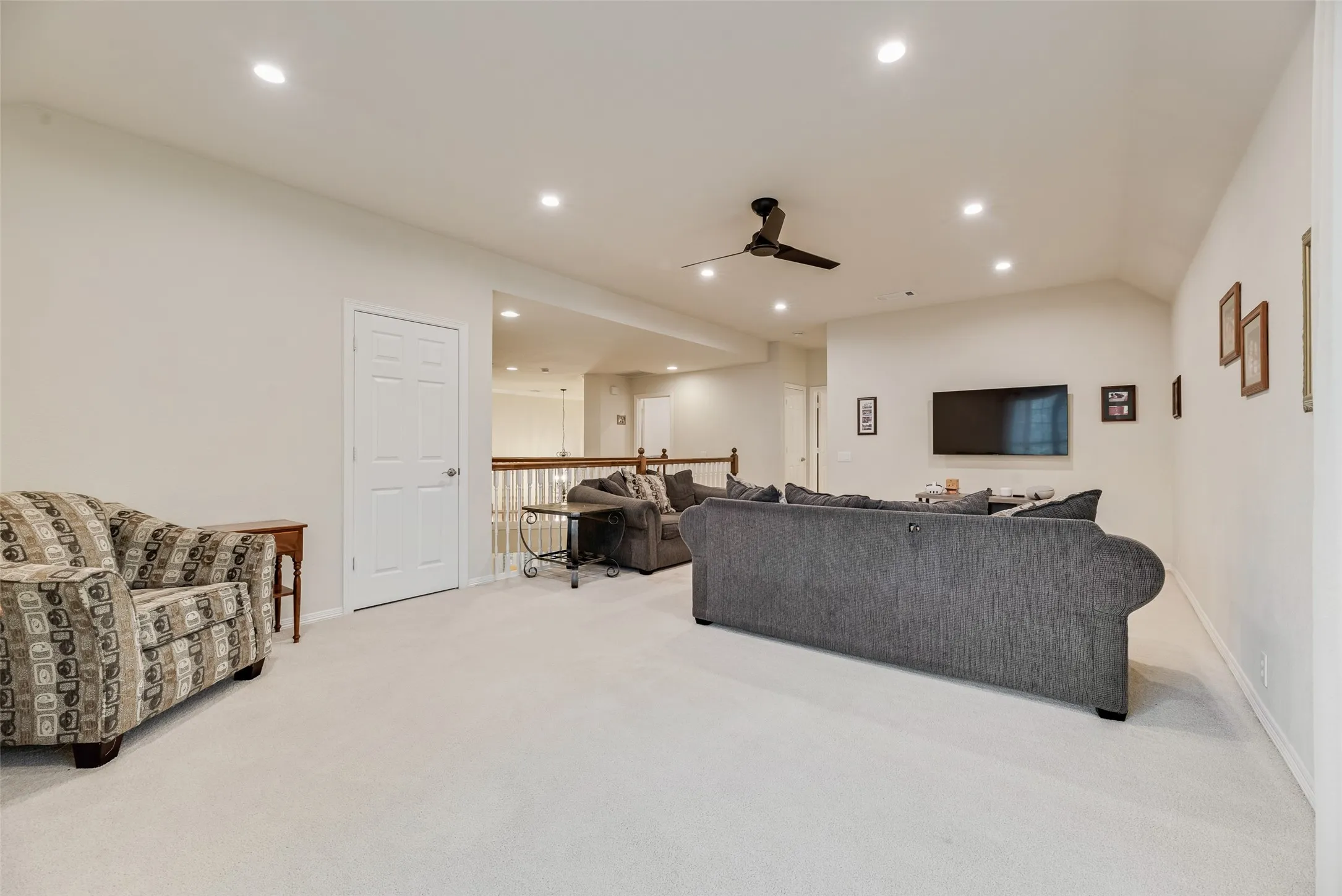 Recessed lighting, sloped ceiling, ceiling fan, carpeted flooring, and white interior walls