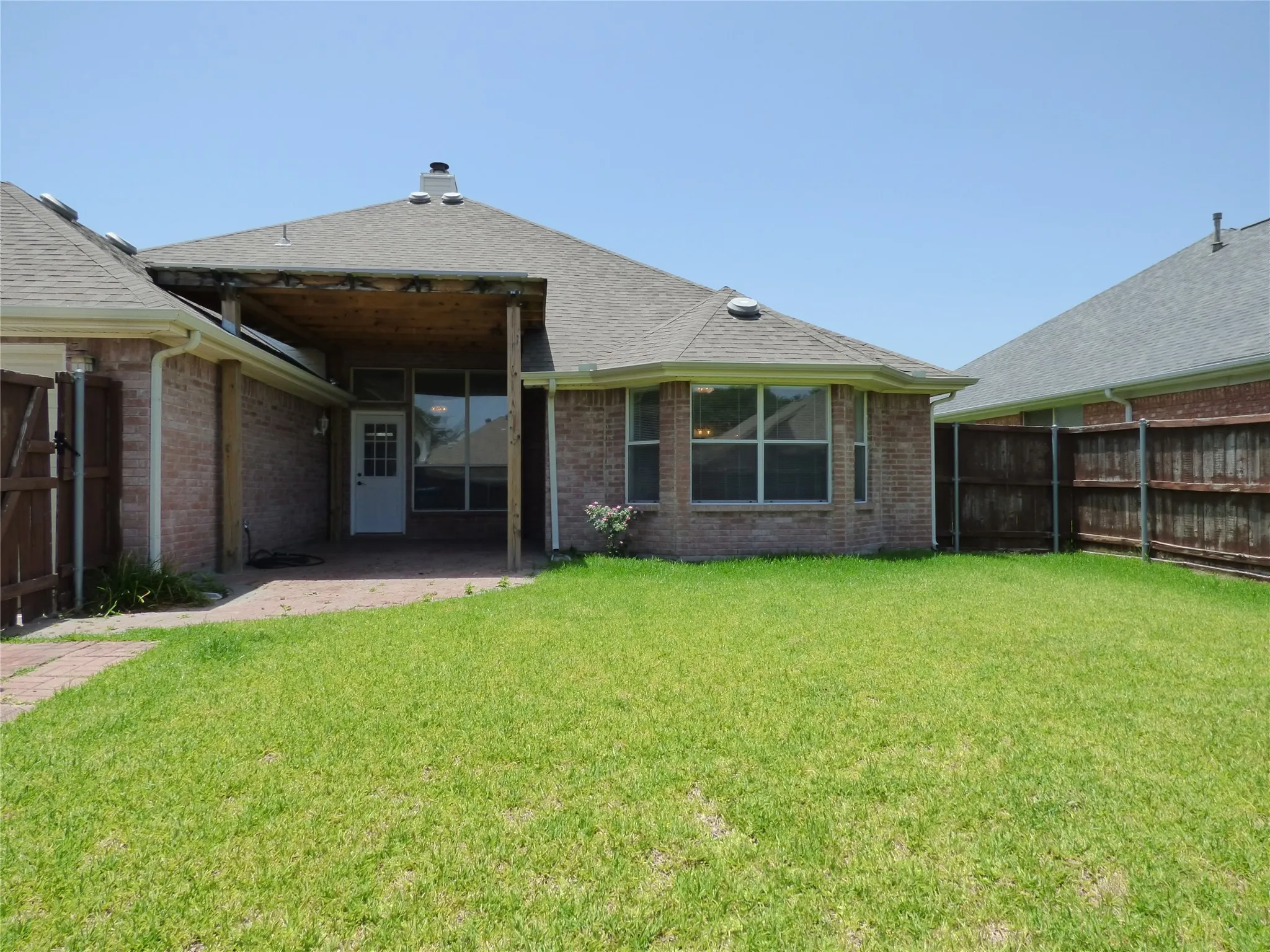 Single Family Residence For Rent in Denton County , 3904 Valez Drive, Carrollton, Texas 75007, 4 Bedroom, 2 Bathroom, 2 Garage spaces, 2,058 Sqft, built in 1996, mls#21400714, Real Estate Agent in Carrollton, Homes For Rent in Denton county, Homes For Rent in Carrollton, Realtor in Carrollton Texas, Real Estate Brokerage Independent Realty Texas, Luminita Cordes Realtor
