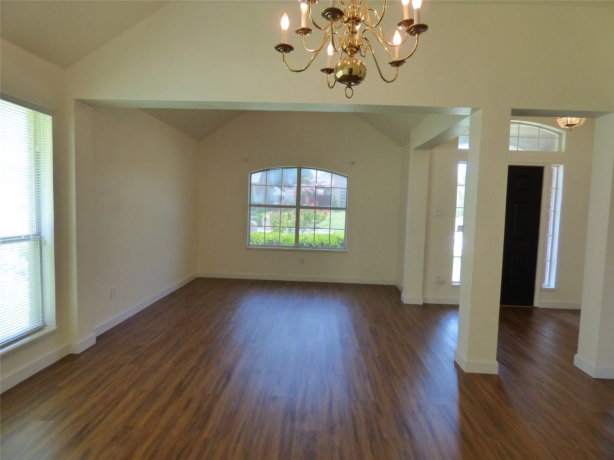 Single Family Residence For Rent in Denton County , 3904 Valez Drive, Carrollton, Texas 75007, 4 Bedroom, 2 Bathroom, 2 Garage spaces, 2,058 Sqft, built in 1996, mls#21400714, Real Estate Agent in Carrollton, Homes For Rent in Denton county, Homes For Rent in Carrollton, Realtor in Carrollton Texas, Real Estate Brokerage Independent Realty Texas, Luminita Cordes Realtor