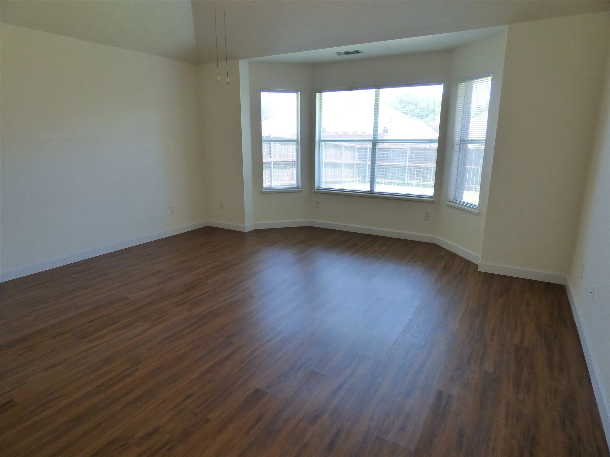 Single Family Residence For Rent in Denton County , 3904 Valez Drive, Carrollton, Texas 75007, 4 Bedroom, 2 Bathroom, 2 Garage spaces, 2,058 Sqft, built in 1996, mls#21400714, Real Estate Agent in Carrollton, Homes For Rent in Denton county, Homes For Rent in Carrollton, Realtor in Carrollton Texas, Real Estate Brokerage Independent Realty Texas, Luminita Cordes Realtor