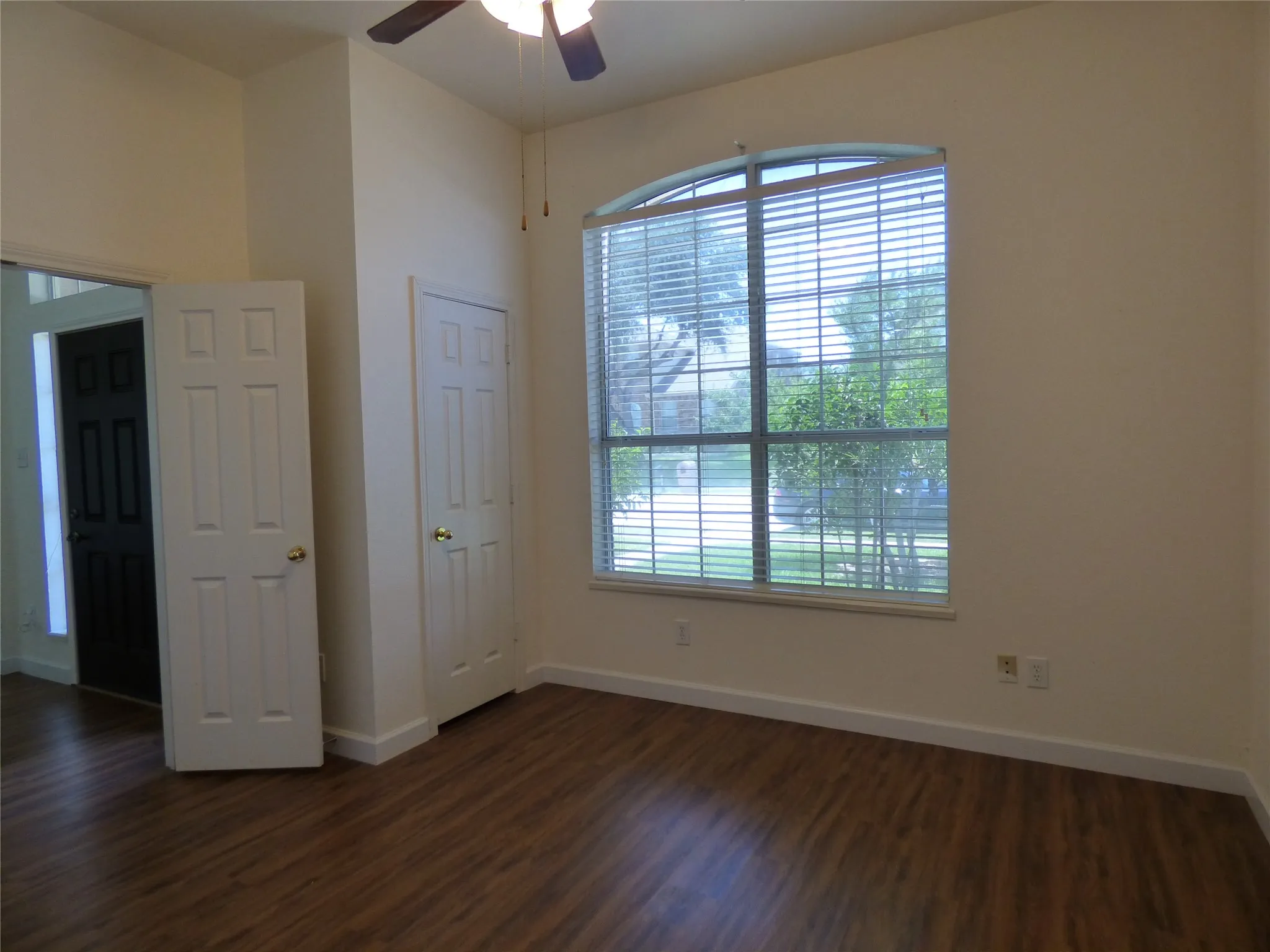 Single Family Residence For Rent in Denton County , 3904 Valez Drive, Carrollton, Texas 75007, 4 Bedroom, 2 Bathroom, 2 Garage spaces, 2,058 Sqft, built in 1996, mls#21400714, Real Estate Agent in Carrollton, Homes For Rent in Denton county, Homes For Rent in Carrollton, Realtor in Carrollton Texas, Real Estate Brokerage Independent Realty Texas, Luminita Cordes Realtor