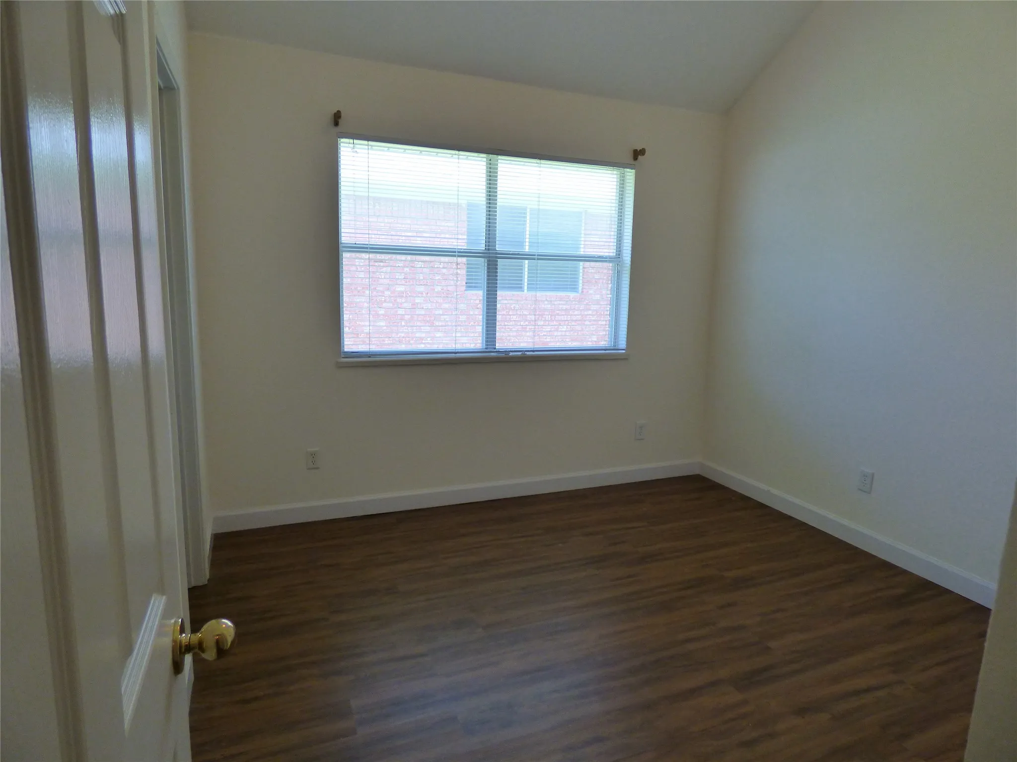 Single Family Residence For Rent in Denton County , 3904 Valez Drive, Carrollton, Texas 75007, 4 Bedroom, 2 Bathroom, 2 Garage spaces, 2,058 Sqft, built in 1996, mls#21400714, Real Estate Agent in Carrollton, Homes For Rent in Denton county, Homes For Rent in Carrollton, Realtor in Carrollton Texas, Real Estate Brokerage Independent Realty Texas, Luminita Cordes Realtor