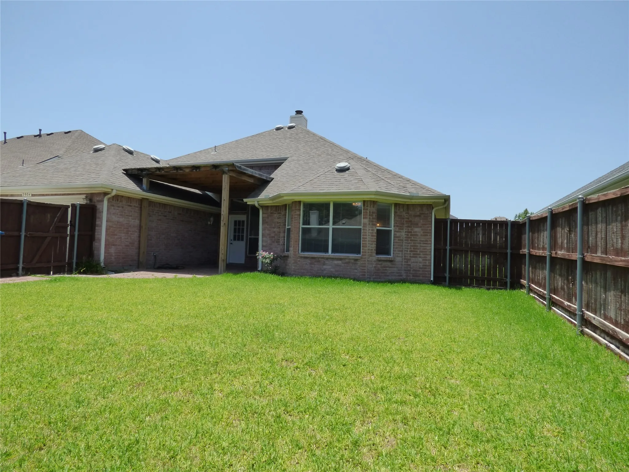Single Family Residence For Rent in Denton County , 3904 Valez Drive, Carrollton, Texas 75007, 4 Bedroom, 2 Bathroom, 2 Garage spaces, 2,058 Sqft, built in 1996, mls#21400714, Real Estate Agent in Carrollton, Homes For Rent in Denton county, Homes For Rent in Carrollton, Realtor in Carrollton Texas, Real Estate Brokerage Independent Realty Texas, Luminita Cordes Realtor