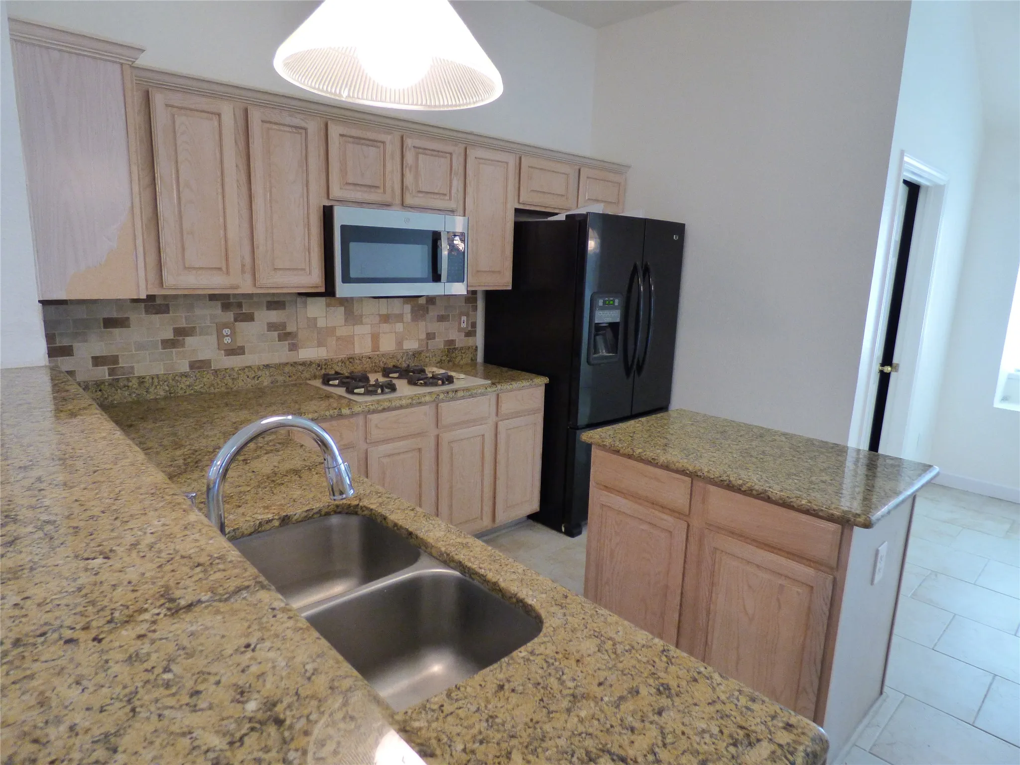 Single Family Residence For Rent in Denton County , 3904 Valez Drive, Carrollton, Texas 75007, 4 Bedroom, 2 Bathroom, 2 Garage spaces, 2,058 Sqft, built in 1996, mls#21400714, Real Estate Agent in Carrollton, Homes For Rent in Denton county, Homes For Rent in Carrollton, Realtor in Carrollton Texas, Real Estate Brokerage Independent Realty Texas, Luminita Cordes Realtor