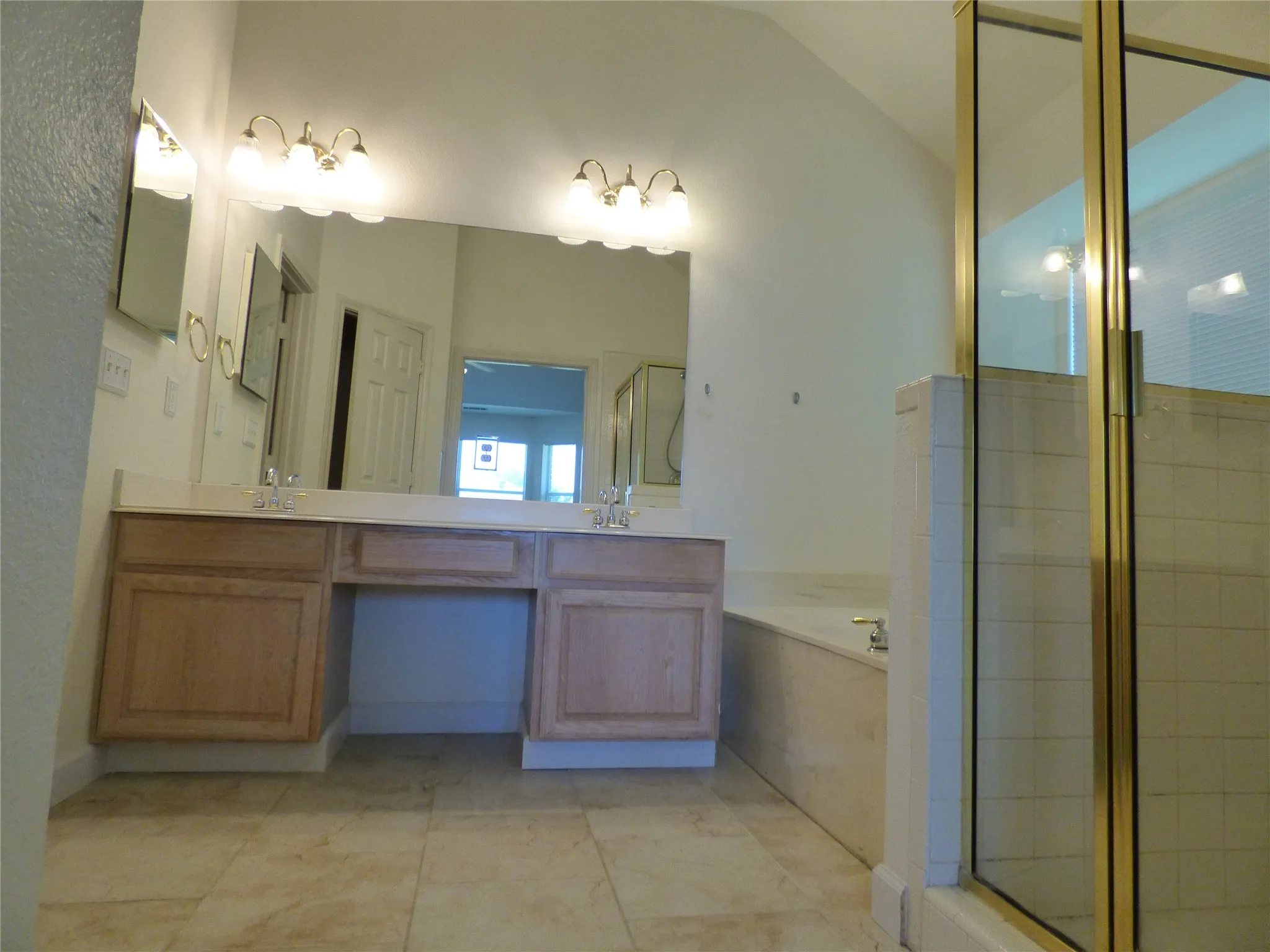 Single Family Residence For Rent in Denton County , 3904 Valez Drive, Carrollton, Texas 75007, 4 Bedroom, 2 Bathroom, 2 Garage spaces, 2,058 Sqft, built in 1996, mls#21400714, Real Estate Agent in Carrollton, Homes For Rent in Denton county, Homes For Rent in Carrollton, Realtor in Carrollton Texas, Real Estate Brokerage Independent Realty Texas, Luminita Cordes Realtor