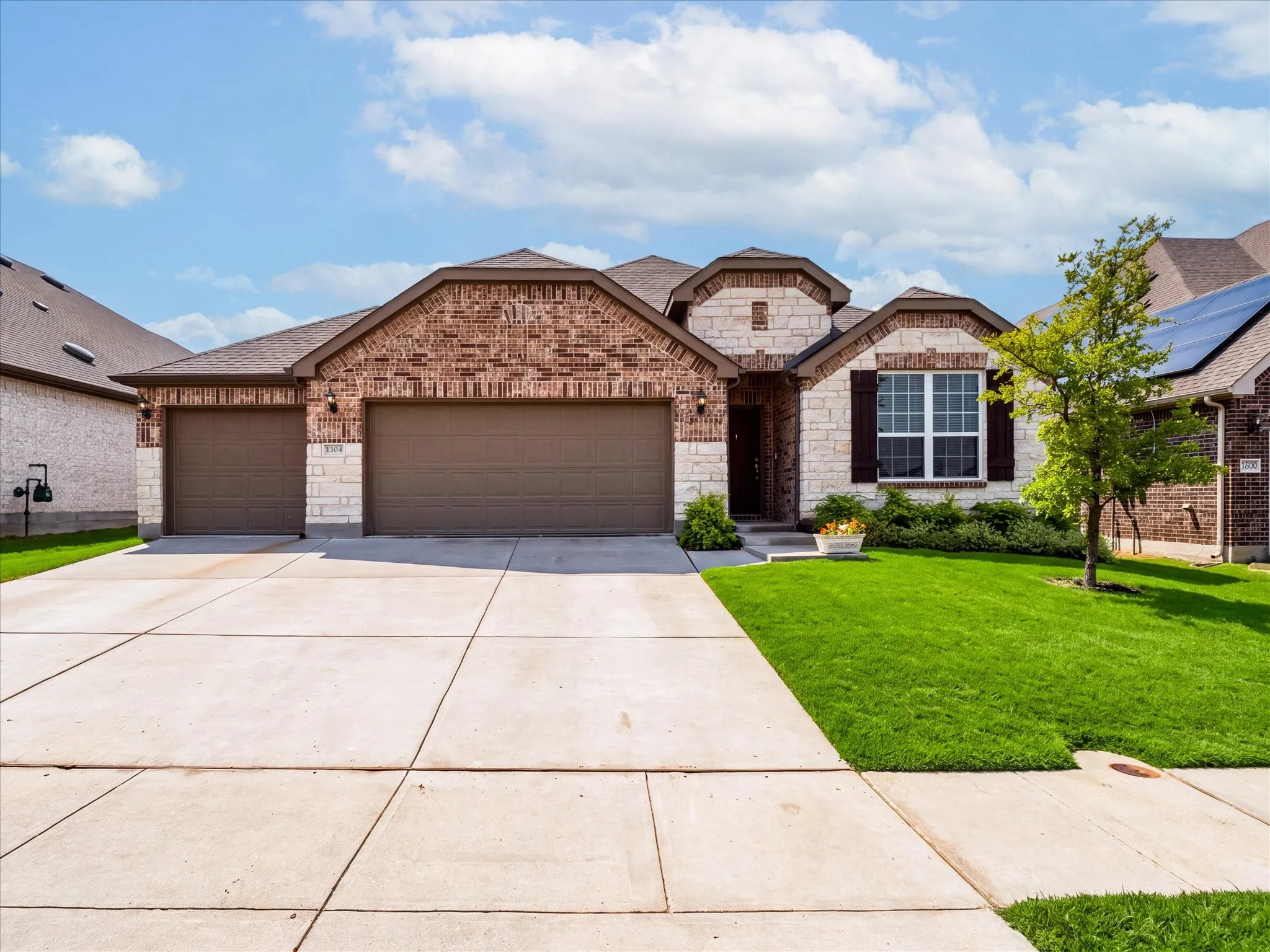 Single Family Residence For Sale in Denton County , 1304 Millican Lane, Aubrey, Texas 76227, 4 Bedroom, 3 Bathroom, 3 Garage spaces, 2,239 Sqft, built in 2020, mls#21385007, Real Estate Agent in Aubrey, Homes For Sale in Denton county, Homes For Sale in Aubrey, Realtor in Aubrey Texas, Real Estate Brokerage Independent Realty Texas, Luminita Cordes Realtor