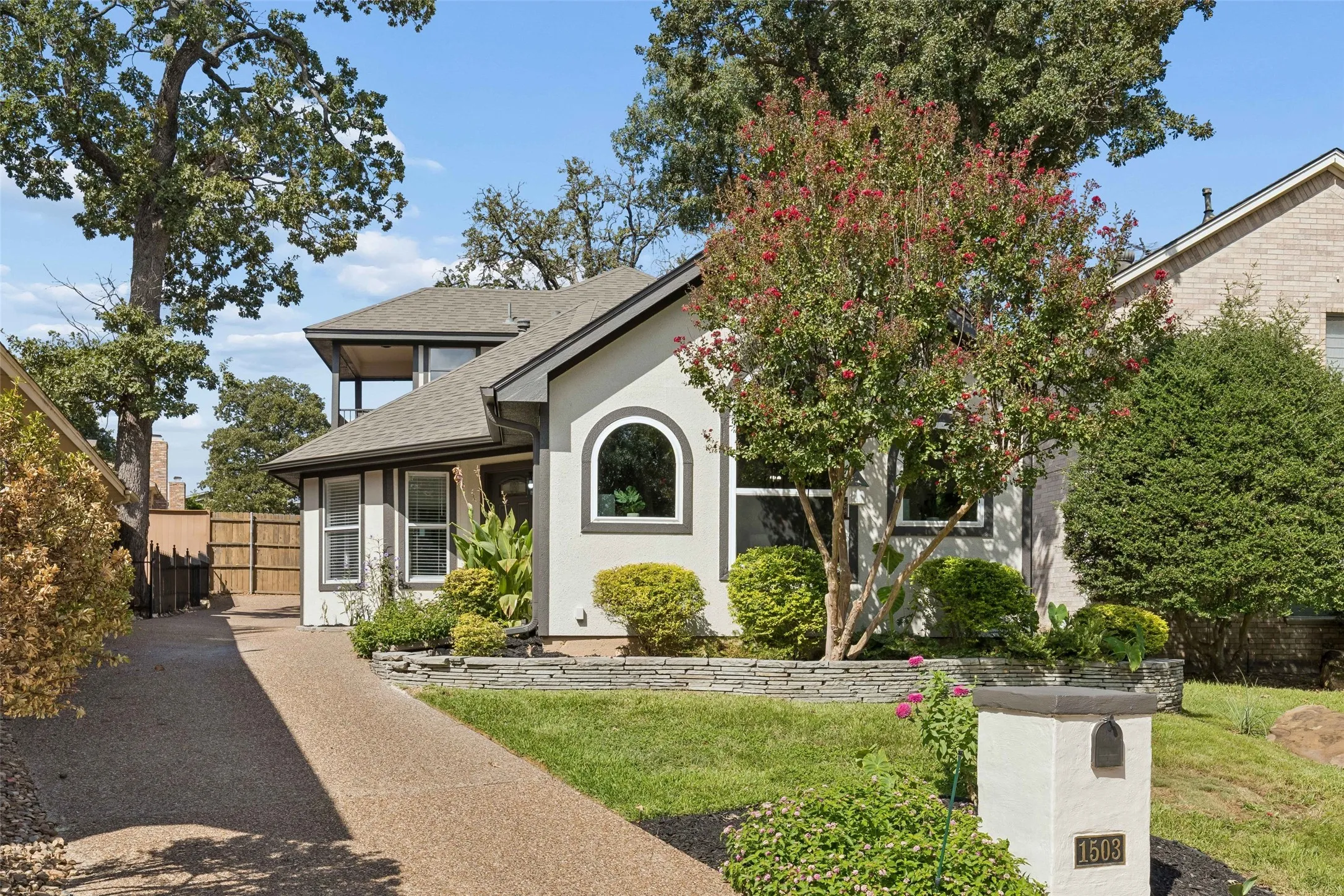 Single Family Residence For Sale in Tarrant County , 1503 Milla Court, Euless, Texas 76039, 3 Bedroom, 3 Bathroom, 2 Garage spaces, 1,848 Sqft, built in 1997, mls#21400721, Real Estate Agent in Euless, Homes For Sale in Tarrant county, Homes For Sale in Euless, Realtor in Euless Texas, Real Estate Brokerage Independent Realty Texas, Luminita Cordes Realtor