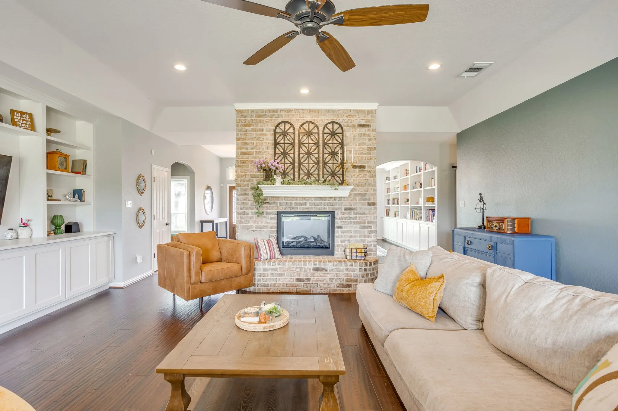 Single Family Residence For Sale in Johnson County , 703 Country Club Drive, Joshua, Texas 76058, 4 Bedroom, 3 Bathroom, 3 Garage spaces, 2,968 Sqft, built in 2003, mls#21399133, Real Estate Agent in Joshua, Homes For Sale in Johnson county, Homes For Sale in Joshua, Realtor in Joshua Texas, Real Estate Brokerage Independent Realty Texas, Luminita Cordes Realtor