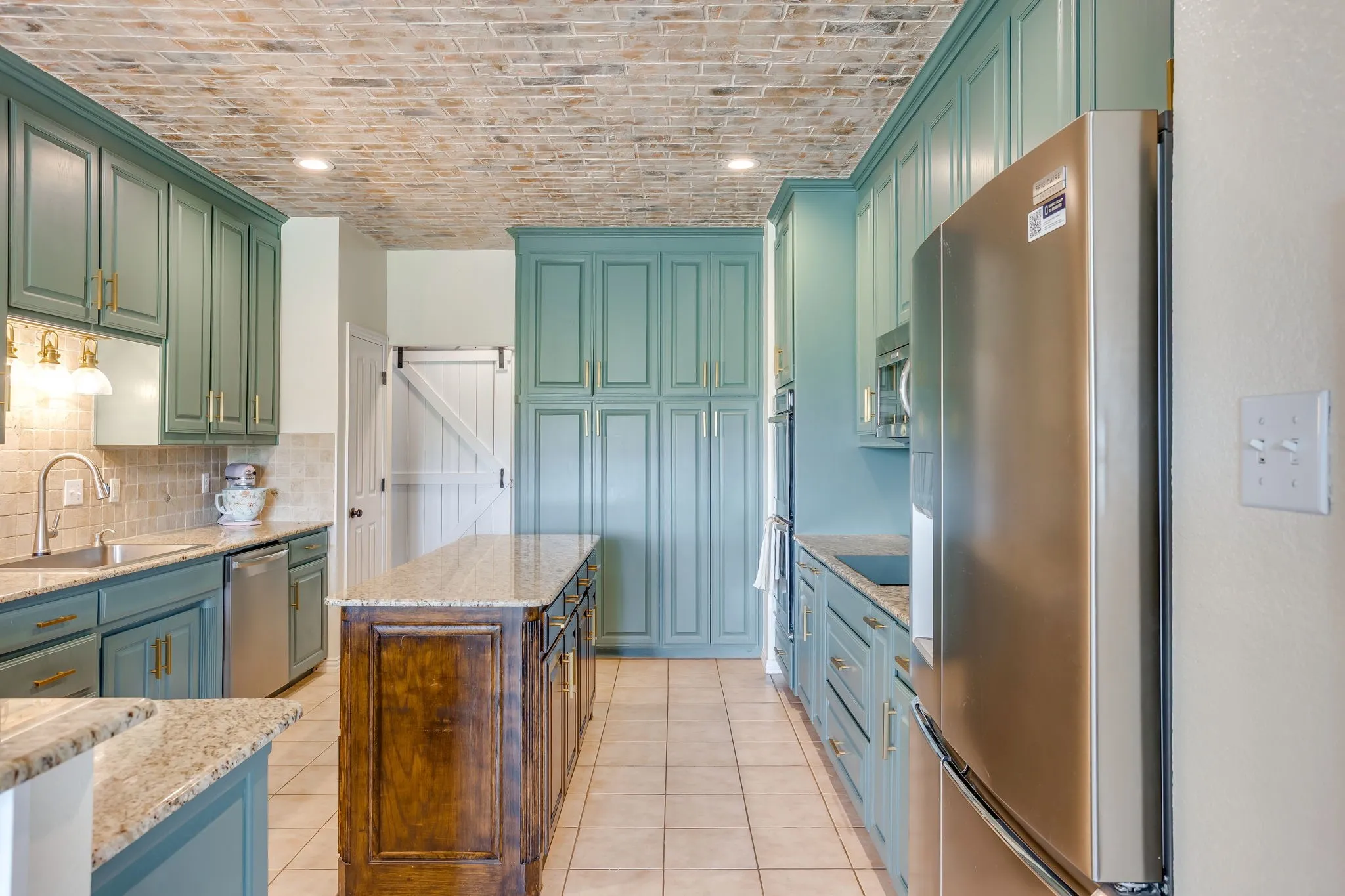 Single Family Residence For Sale in Johnson County , 703 Country Club Drive, Joshua, Texas 76058, 4 Bedroom, 3 Bathroom, 3 Garage spaces, 2,968 Sqft, built in 2003, mls#21399133, Real Estate Agent in Joshua, Homes For Sale in Johnson county, Homes For Sale in Joshua, Realtor in Joshua Texas, Real Estate Brokerage Independent Realty Texas, Luminita Cordes Realtor