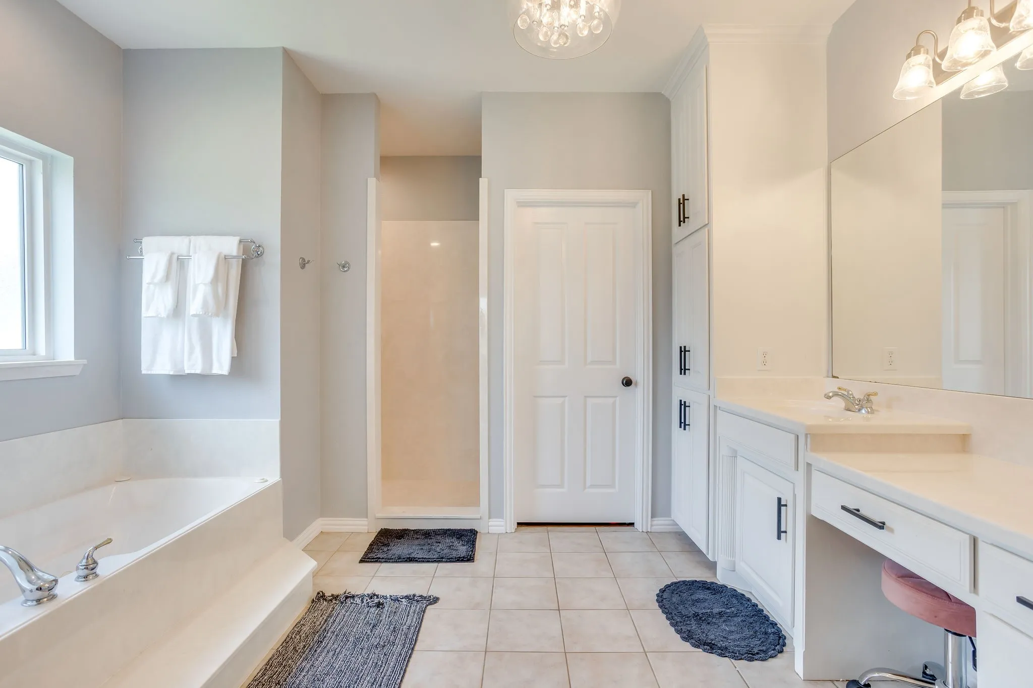 Single Family Residence For Sale in Johnson County , 703 Country Club Drive, Joshua, Texas 76058, 4 Bedroom, 3 Bathroom, 3 Garage spaces, 2,968 Sqft, built in 2003, mls#21399133, Real Estate Agent in Joshua, Homes For Sale in Johnson county, Homes For Sale in Joshua, Realtor in Joshua Texas, Real Estate Brokerage Independent Realty Texas, Luminita Cordes Realtor