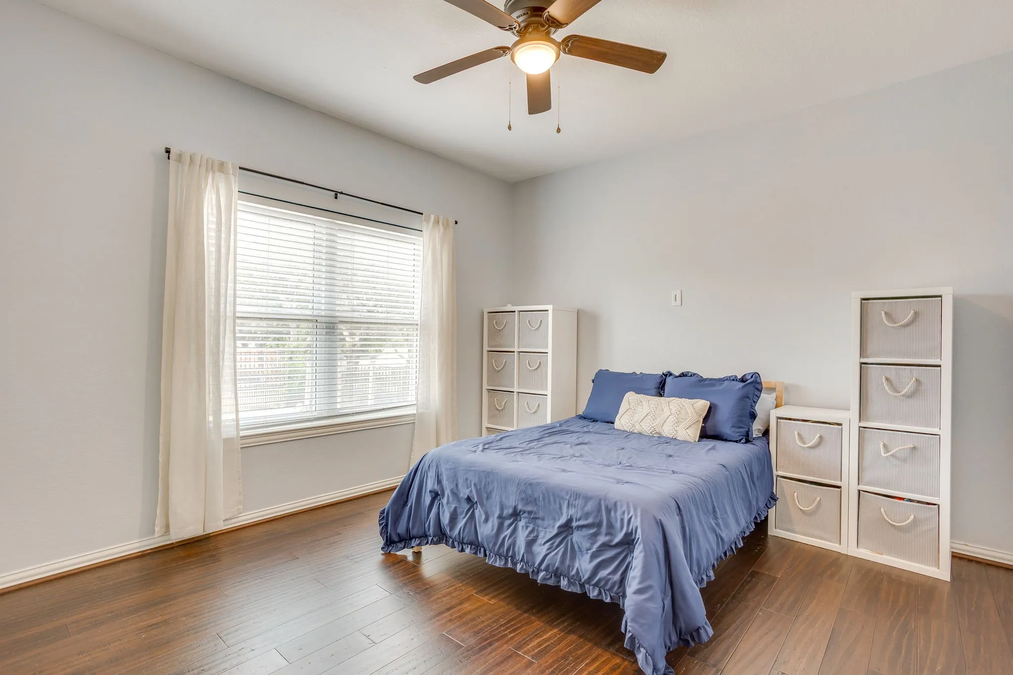 Single Family Residence For Sale in Johnson County , 703 Country Club Drive, Joshua, Texas 76058, 4 Bedroom, 3 Bathroom, 3 Garage spaces, 2,968 Sqft, built in 2003, mls#21399133, Real Estate Agent in Joshua, Homes For Sale in Johnson county, Homes For Sale in Joshua, Realtor in Joshua Texas, Real Estate Brokerage Independent Realty Texas, Luminita Cordes Realtor