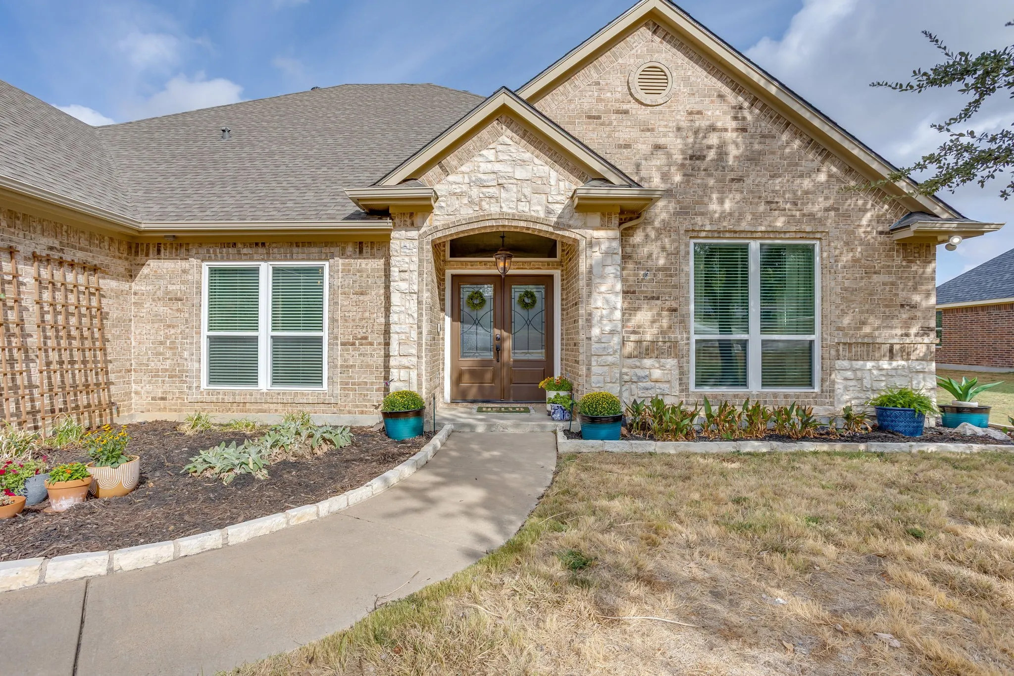 Single Family Residence For Sale in Johnson County , 703 Country Club Drive, Joshua, Texas 76058, 4 Bedroom, 3 Bathroom, 3 Garage spaces, 2,968 Sqft, built in 2003, mls#21399133, Real Estate Agent in Joshua, Homes For Sale in Johnson county, Homes For Sale in Joshua, Realtor in Joshua Texas, Real Estate Brokerage Independent Realty Texas, Luminita Cordes Realtor