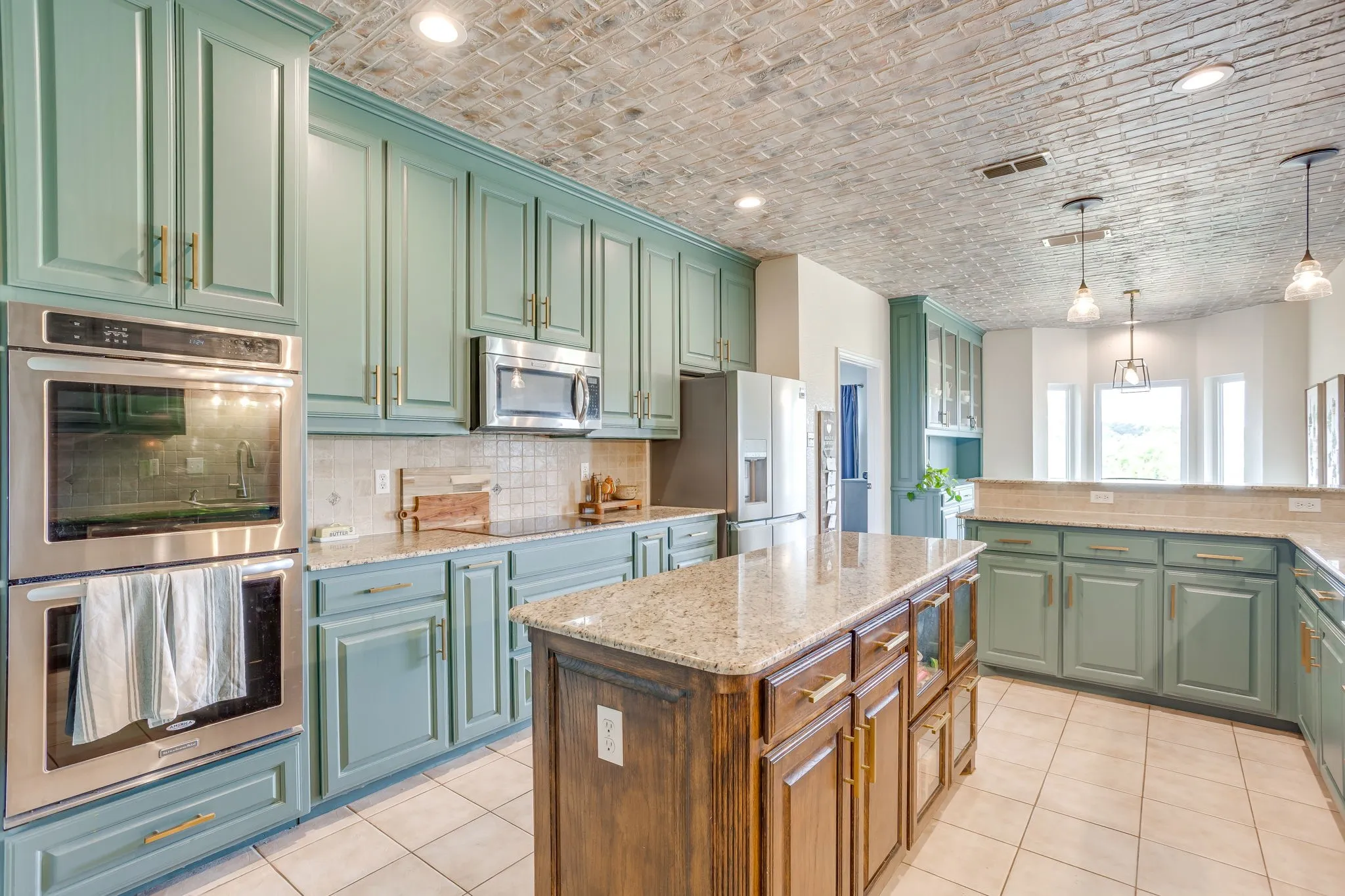 Single Family Residence For Sale in Johnson County , 703 Country Club Drive, Joshua, Texas 76058, 4 Bedroom, 3 Bathroom, 3 Garage spaces, 2,968 Sqft, built in 2003, mls#21399133, Real Estate Agent in Joshua, Homes For Sale in Johnson county, Homes For Sale in Joshua, Realtor in Joshua Texas, Real Estate Brokerage Independent Realty Texas, Luminita Cordes Realtor