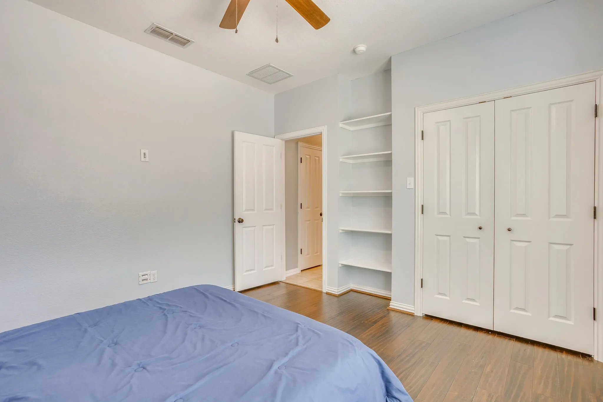 Single Family Residence For Sale in Johnson County , 703 Country Club Drive, Joshua, Texas 76058, 4 Bedroom, 3 Bathroom, 3 Garage spaces, 2,968 Sqft, built in 2003, mls#21399133, Real Estate Agent in Joshua, Homes For Sale in Johnson county, Homes For Sale in Joshua, Realtor in Joshua Texas, Real Estate Brokerage Independent Realty Texas, Luminita Cordes Realtor