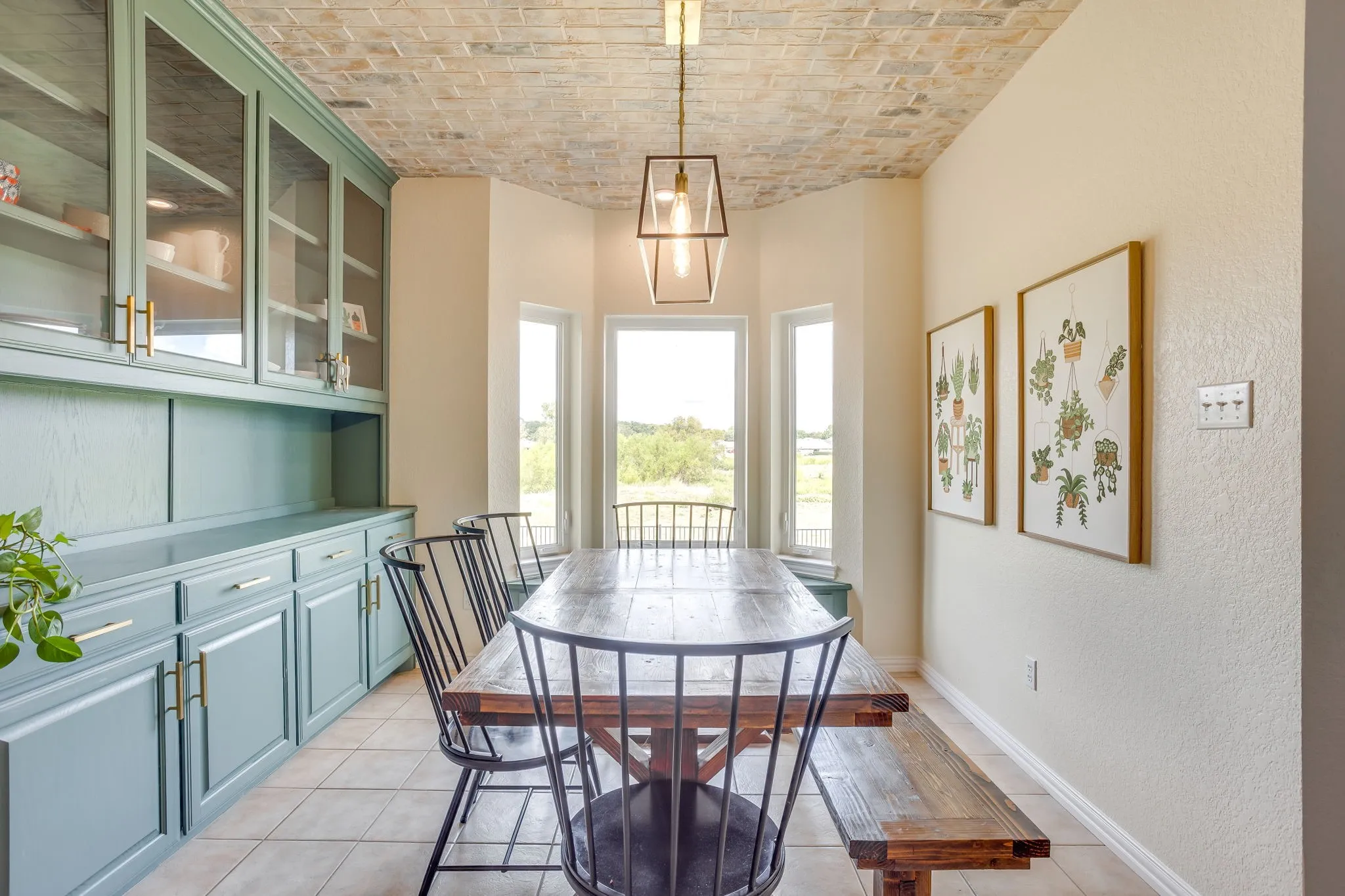 Single Family Residence For Sale in Johnson County , 703 Country Club Drive, Joshua, Texas 76058, 4 Bedroom, 3 Bathroom, 3 Garage spaces, 2,968 Sqft, built in 2003, mls#21399133, Real Estate Agent in Joshua, Homes For Sale in Johnson county, Homes For Sale in Joshua, Realtor in Joshua Texas, Real Estate Brokerage Independent Realty Texas, Luminita Cordes Realtor