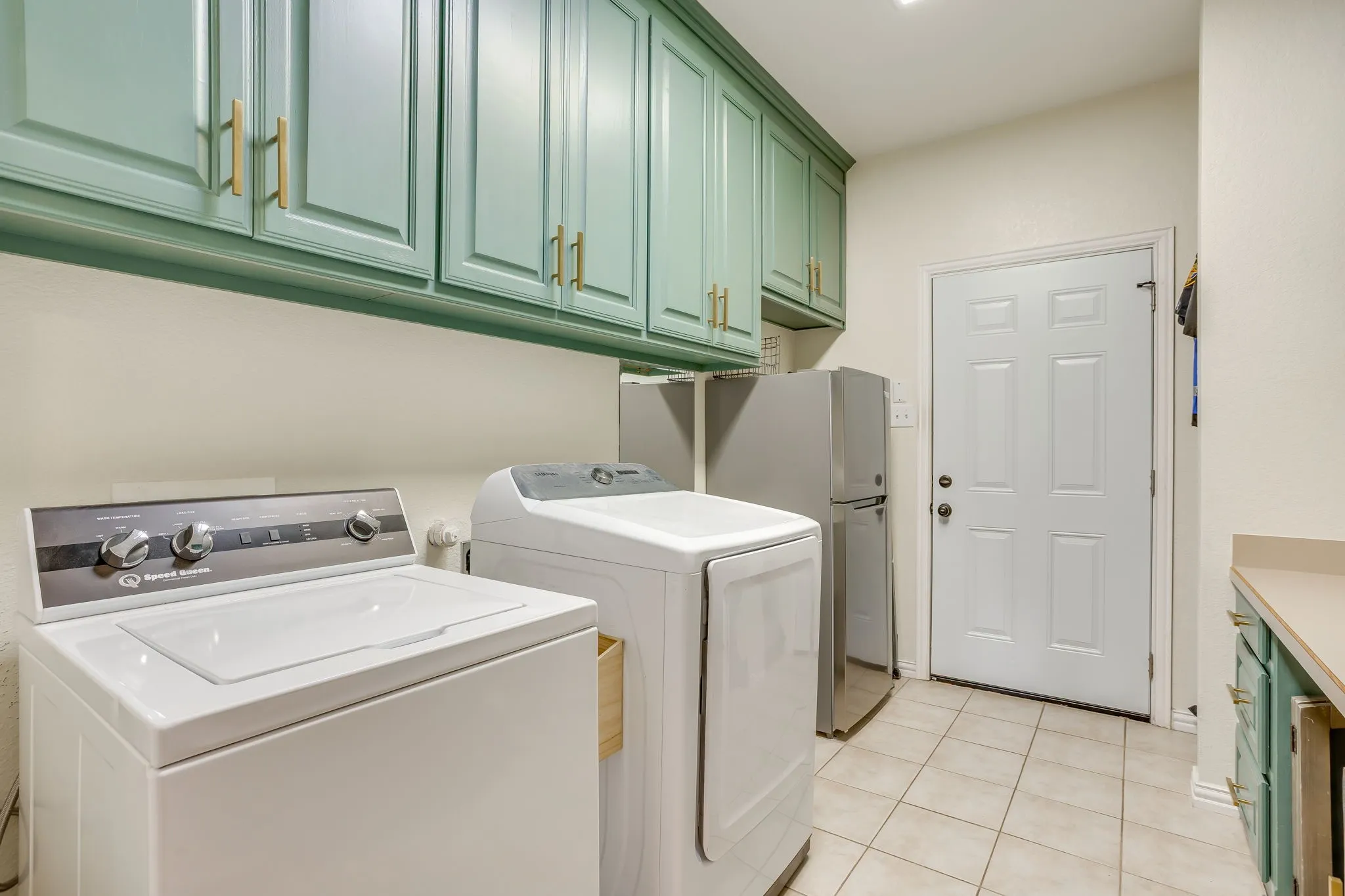 Single Family Residence For Sale in Johnson County , 703 Country Club Drive, Joshua, Texas 76058, 4 Bedroom, 3 Bathroom, 3 Garage spaces, 2,968 Sqft, built in 2003, mls#21399133, Real Estate Agent in Joshua, Homes For Sale in Johnson county, Homes For Sale in Joshua, Realtor in Joshua Texas, Real Estate Brokerage Independent Realty Texas, Luminita Cordes Realtor