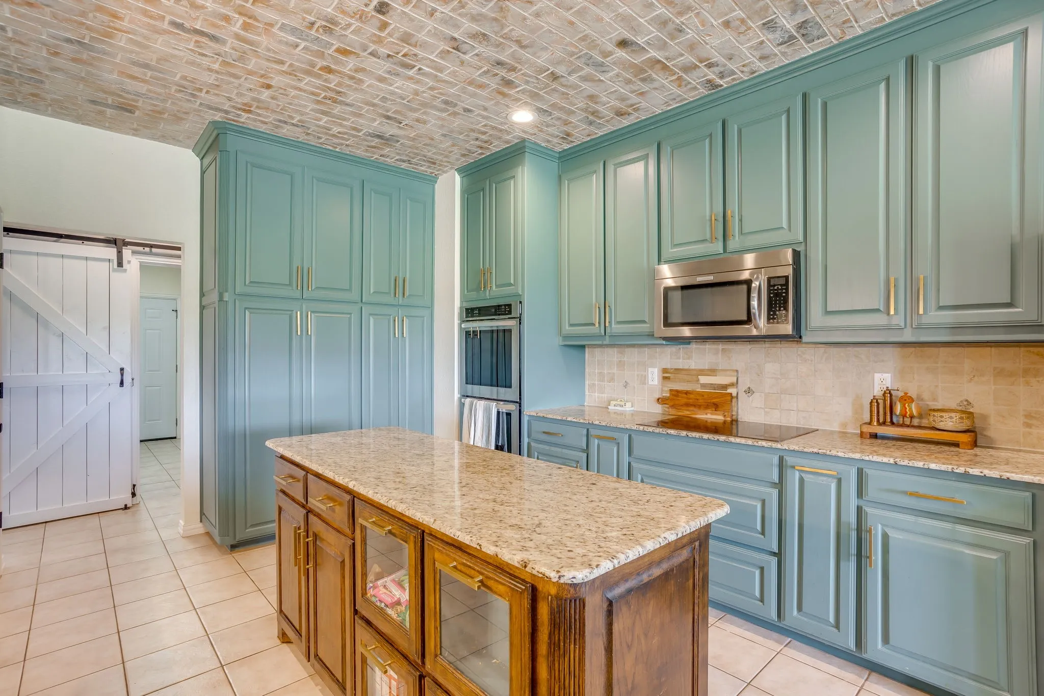 Single Family Residence For Sale in Johnson County , 703 Country Club Drive, Joshua, Texas 76058, 4 Bedroom, 3 Bathroom, 3 Garage spaces, 2,968 Sqft, built in 2003, mls#21399133, Real Estate Agent in Joshua, Homes For Sale in Johnson county, Homes For Sale in Joshua, Realtor in Joshua Texas, Real Estate Brokerage Independent Realty Texas, Luminita Cordes Realtor
