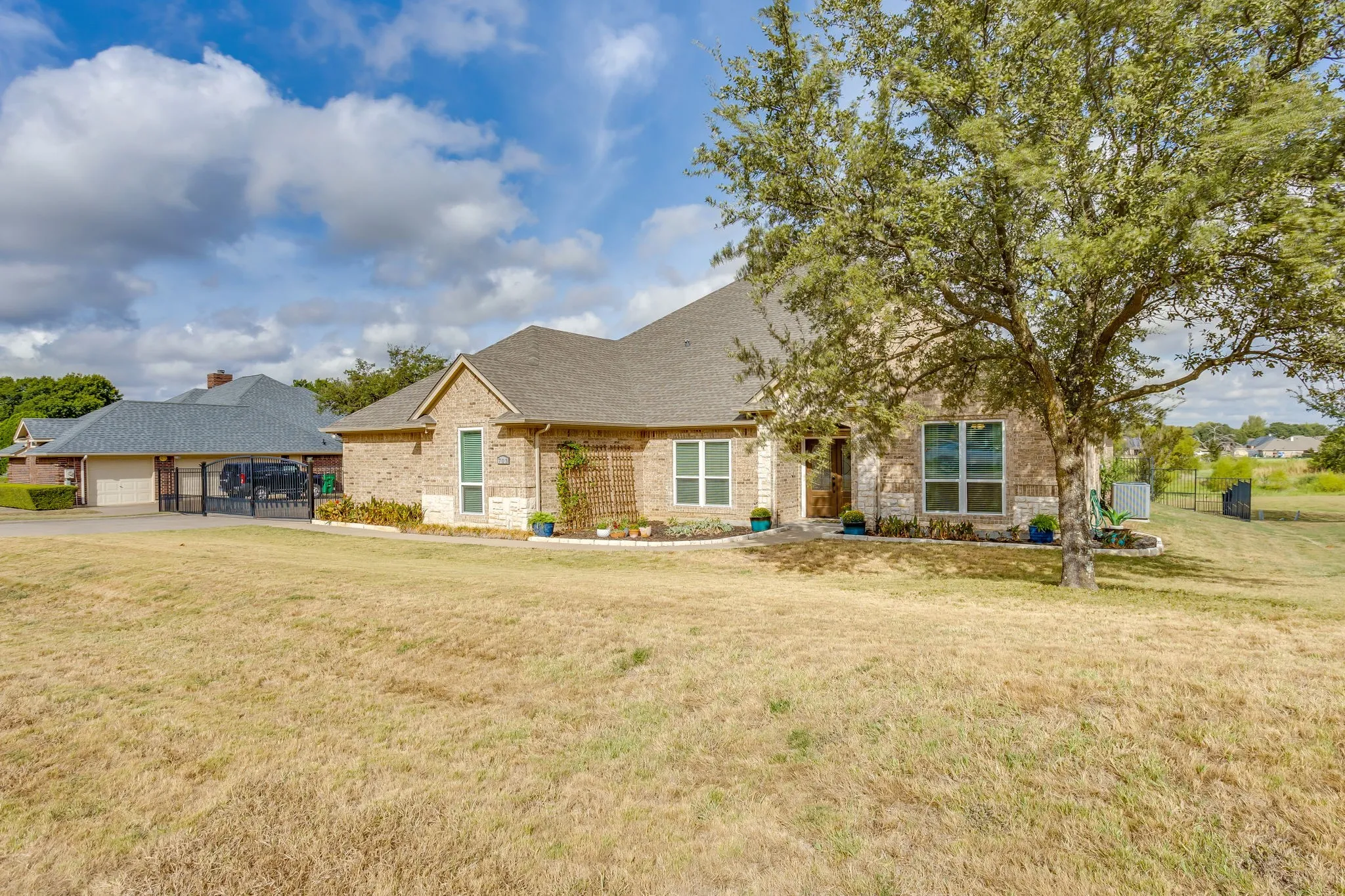 Single Family Residence For Sale in Johnson County , 703 Country Club Drive, Joshua, Texas 76058, 4 Bedroom, 3 Bathroom, 3 Garage spaces, 2,968 Sqft, built in 2003, mls#21399133, Real Estate Agent in Joshua, Homes For Sale in Johnson county, Homes For Sale in Joshua, Realtor in Joshua Texas, Real Estate Brokerage Independent Realty Texas, Luminita Cordes Realtor