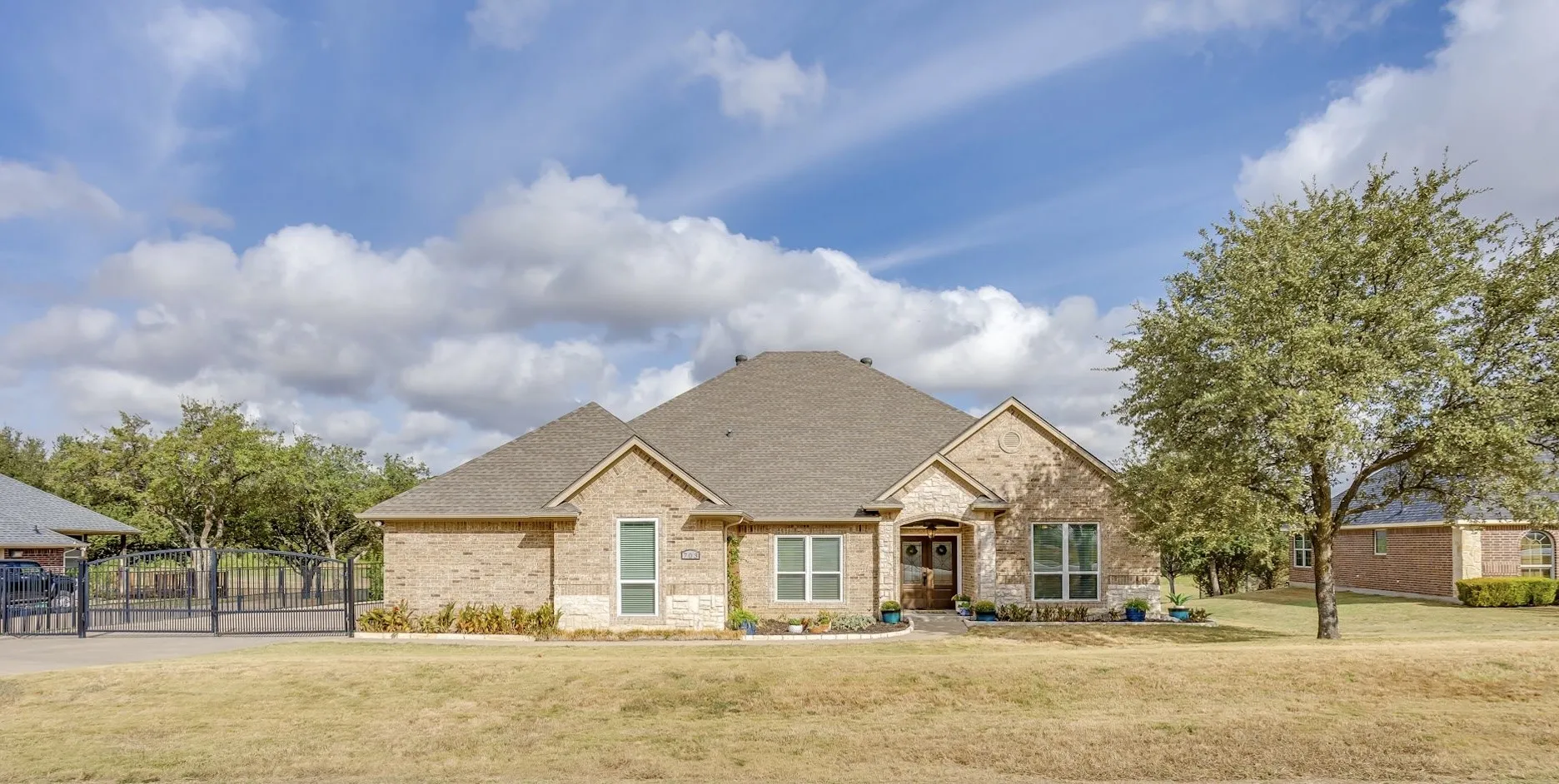 Single Family Residence For Sale in Johnson County , 703 Country Club Drive, Joshua, Texas 76058, 4 Bedroom, 3 Bathroom, 3 Garage spaces, 2,968 Sqft, built in 2003, mls#21399133, Real Estate Agent in Joshua, Homes For Sale in Johnson county, Homes For Sale in Joshua, Realtor in Joshua Texas, Real Estate Brokerage Independent Realty Texas, Luminita Cordes Realtor