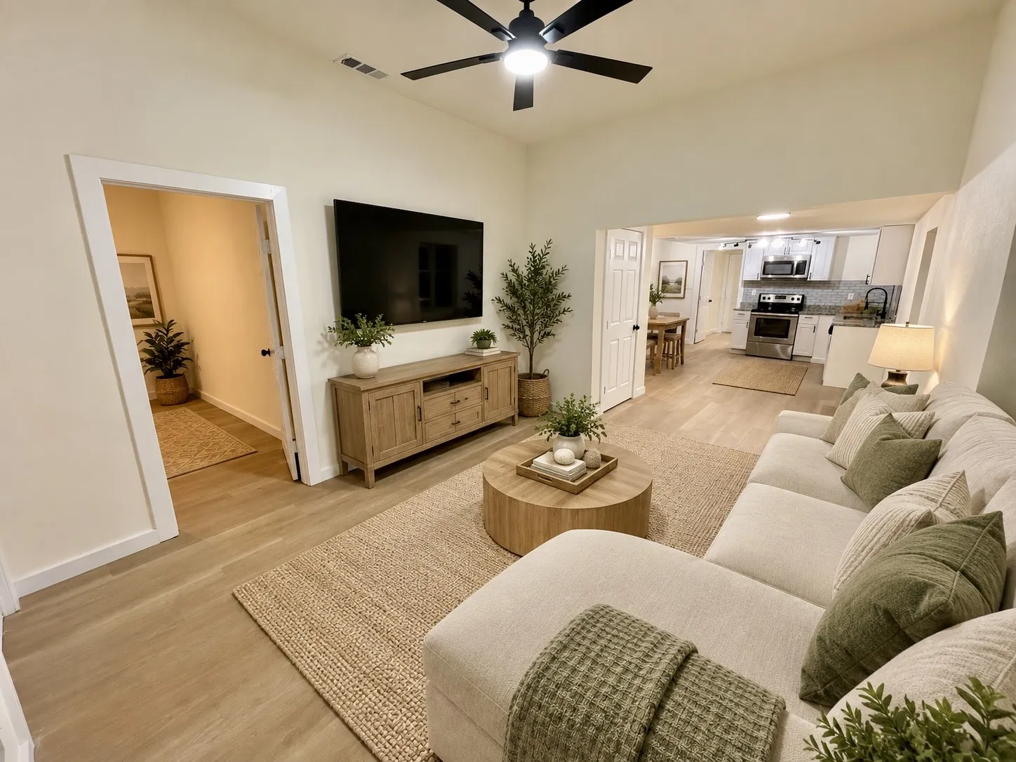 Single Family Residence For Sale in Ellis County , 131 Elder Street, Waxahachie, Texas 75165, 3 Bedroom, 1 Bathroom, Garage spaces, 1,098 Sqft, built in 1920, mls#21400725, Real Estate Agent in Waxahachie, Homes For Sale in Ellis county, Homes For Sale in Waxahachie, Realtor in Waxahachie Texas, Real Estate Brokerage Independent Realty Texas, Luminita Cordes Realtor
