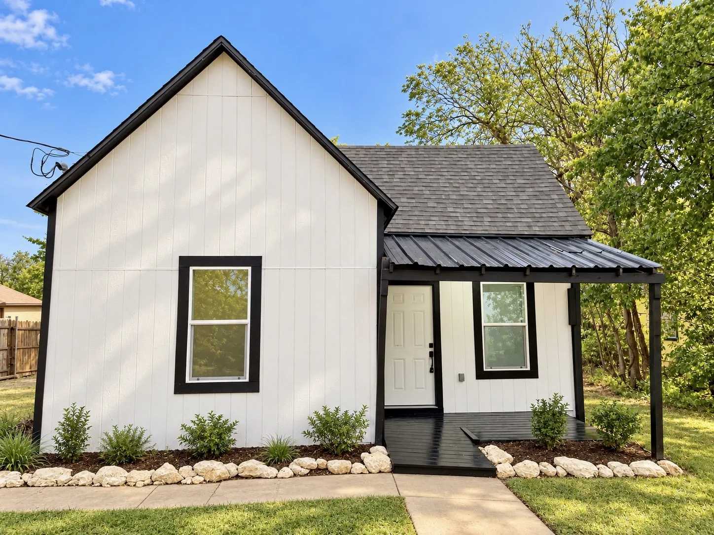 Single Family Residence For Sale in Ellis County , 131 Elder Street, Waxahachie, Texas 75165, 3 Bedroom, 1 Bathroom, Garage spaces, 1,098 Sqft, built in 1920, mls#21400725, Real Estate Agent in Waxahachie, Homes For Sale in Ellis county, Homes For Sale in Waxahachie, Realtor in Waxahachie Texas, Real Estate Brokerage Independent Realty Texas, Luminita Cordes Realtor