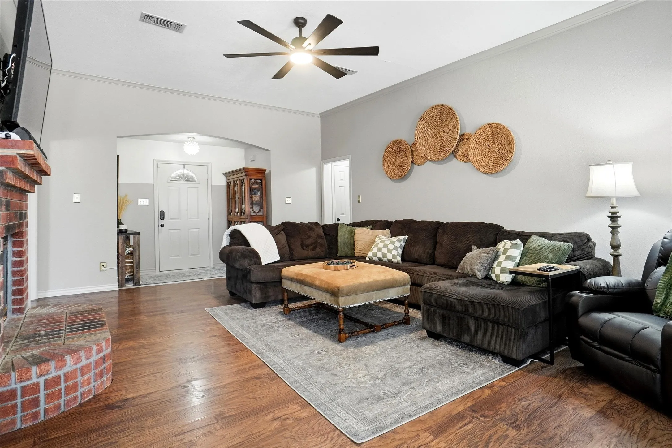 Single Family Residence For Sale in Denton County , 414 Madison Place, Ponder, Texas 76259, 3 Bedroom, 2 Bathroom, 2 Garage spaces, 1,584 Sqft, built in 2000, mls#21394344, Real Estate Agent in Ponder, Homes For Sale in Denton county, Homes For Sale in Ponder, Realtor in Ponder Texas, Real Estate Brokerage Independent Realty Texas, Luminita Cordes Realtor
