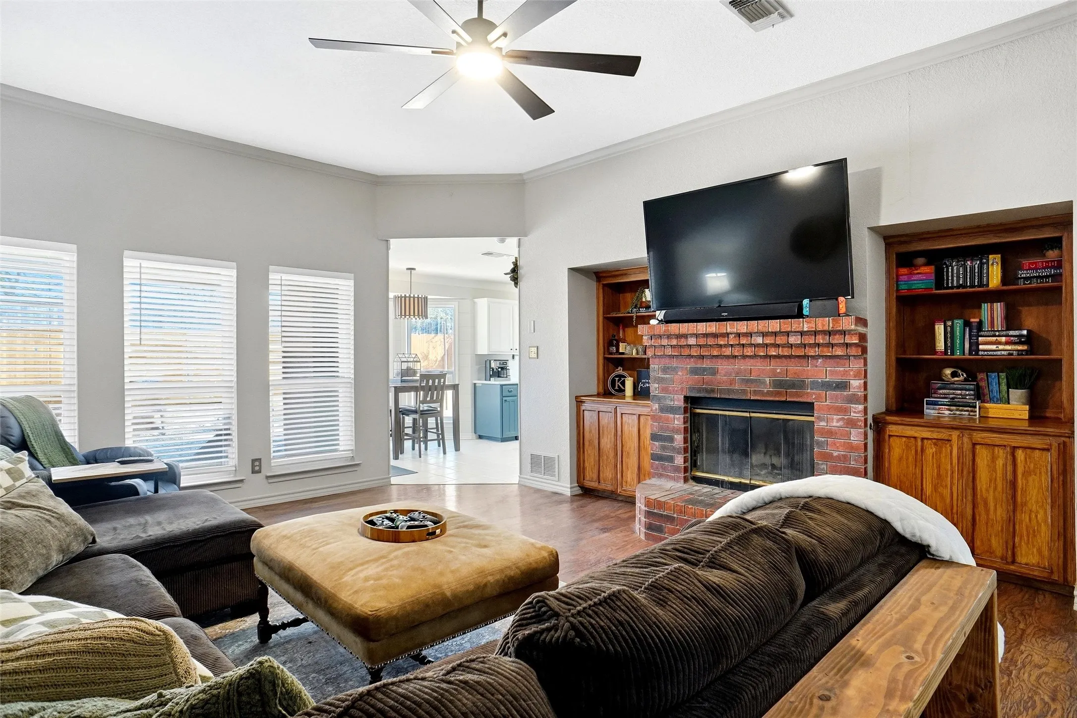 Single Family Residence For Sale in Denton County , 414 Madison Place, Ponder, Texas 76259, 3 Bedroom, 2 Bathroom, 2 Garage spaces, 1,584 Sqft, built in 2000, mls#21394344, Real Estate Agent in Ponder, Homes For Sale in Denton county, Homes For Sale in Ponder, Realtor in Ponder Texas, Real Estate Brokerage Independent Realty Texas, Luminita Cordes Realtor