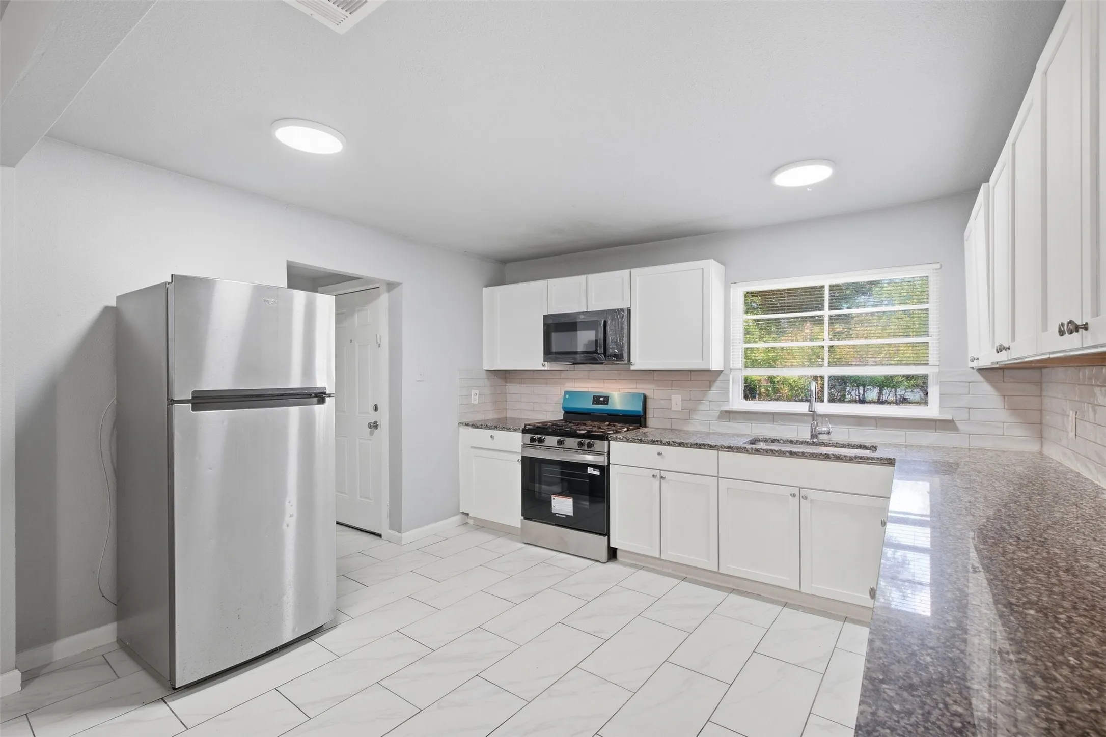 Single Family Residence For Rent in Tarrant County , 1203 Belvedere Drive, Arlington, Texas 76010, 3 Bedroom, 2 Bathroom, 1 Garage spaces, 1,039 Sqft, built in 1955, mls#21398731, Real Estate Agent in Arlington, Homes For Rent in Tarrant county, Homes For Rent in Arlington, Realtor in Arlington Texas, Real Estate Brokerage Independent Realty Texas, Luminita Cordes Realtor