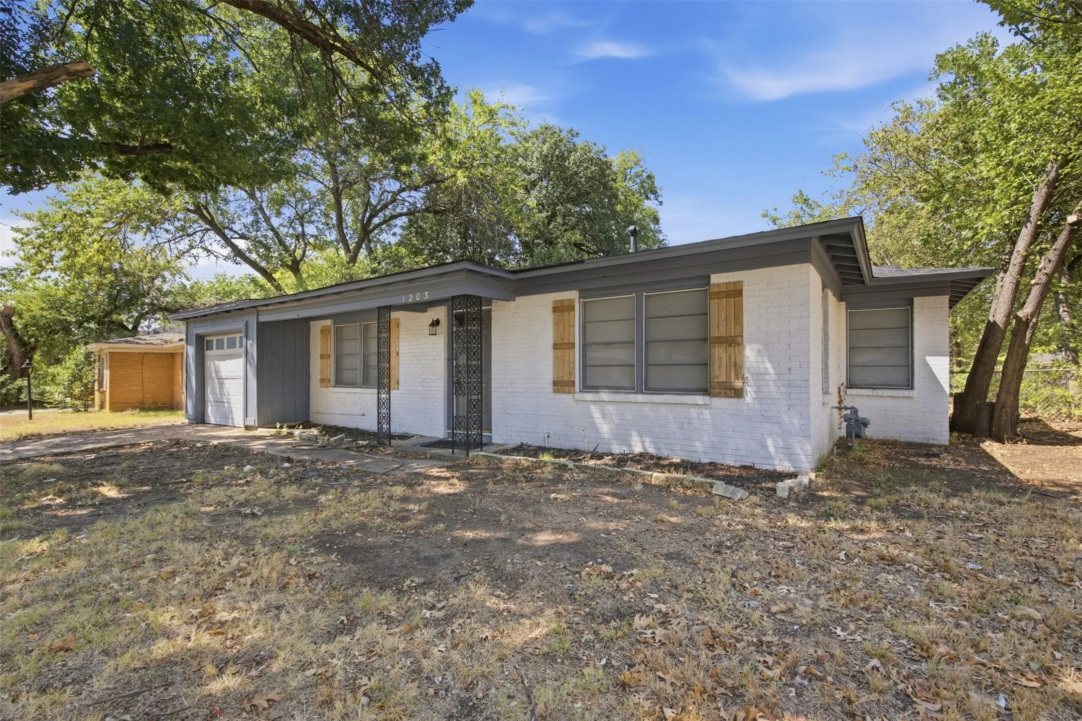 Single Family Residence For Rent in Tarrant County , 1203 Belvedere Drive, Arlington, Texas 76010, 3 Bedroom, 2 Bathroom, 1 Garage spaces, 1,039 Sqft, built in 1955, mls#21398731, Real Estate Agent in Arlington, Homes For Rent in Tarrant county, Homes For Rent in Arlington, Realtor in Arlington Texas, Real Estate Brokerage Independent Realty Texas, Luminita Cordes Realtor