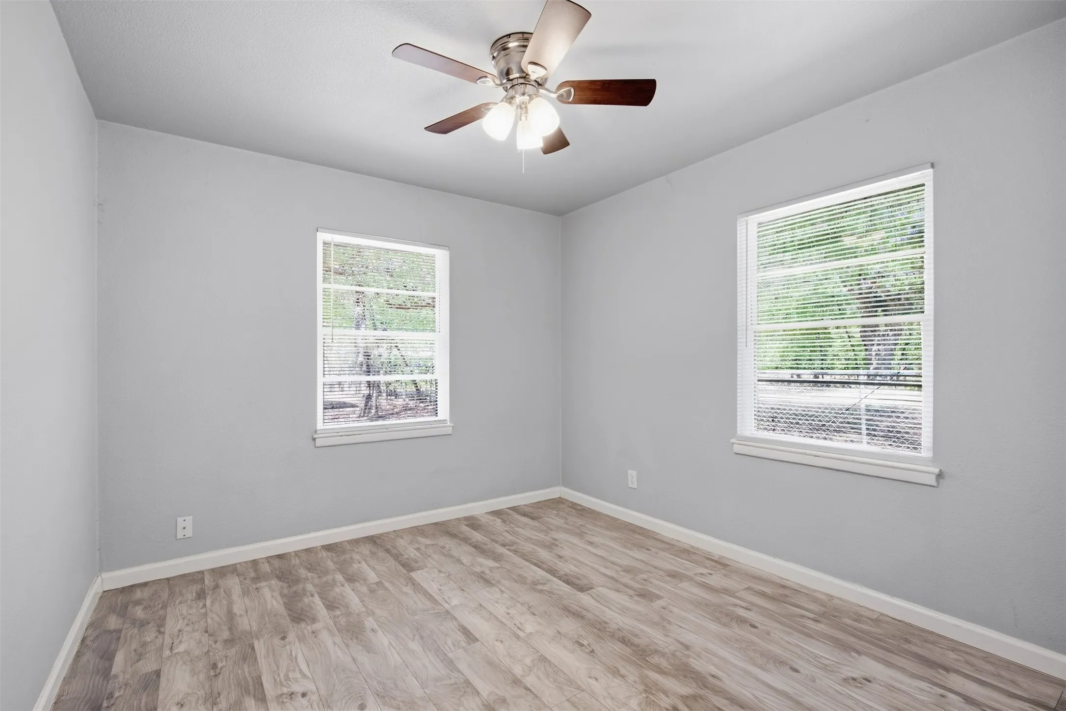 Single Family Residence For Rent in Tarrant County , 1203 Belvedere Drive, Arlington, Texas 76010, 3 Bedroom, 2 Bathroom, 1 Garage spaces, 1,039 Sqft, built in 1955, mls#21398731, Real Estate Agent in Arlington, Homes For Rent in Tarrant county, Homes For Rent in Arlington, Realtor in Arlington Texas, Real Estate Brokerage Independent Realty Texas, Luminita Cordes Realtor