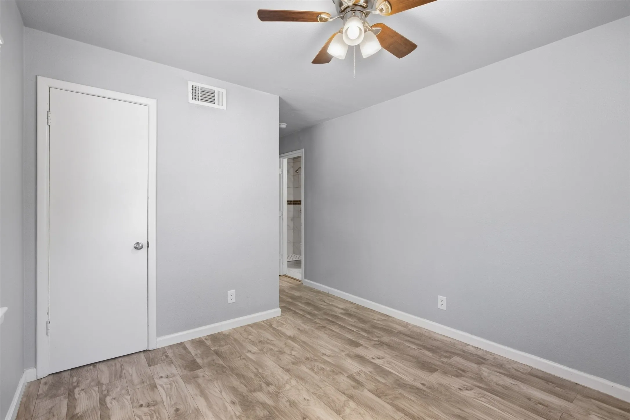 Single Family Residence For Rent in Tarrant County , 1203 Belvedere Drive, Arlington, Texas 76010, 3 Bedroom, 2 Bathroom, 1 Garage spaces, 1,039 Sqft, built in 1955, mls#21398731, Real Estate Agent in Arlington, Homes For Rent in Tarrant county, Homes For Rent in Arlington, Realtor in Arlington Texas, Real Estate Brokerage Independent Realty Texas, Luminita Cordes Realtor