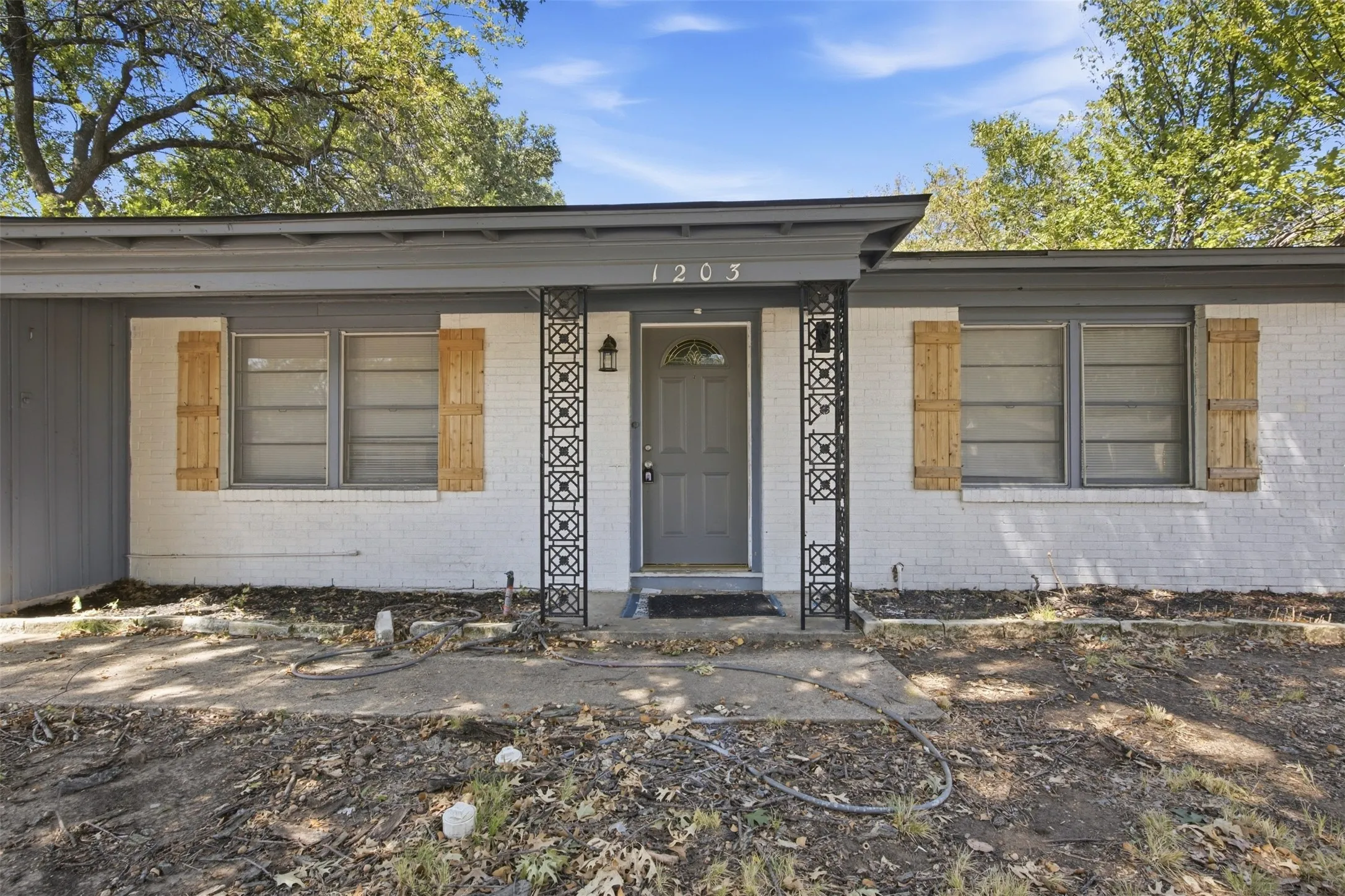 Single Family Residence For Rent in Tarrant County , 1203 Belvedere Drive, Arlington, Texas 76010, 3 Bedroom, 2 Bathroom, 1 Garage spaces, 1,039 Sqft, built in 1955, mls#21398731, Real Estate Agent in Arlington, Homes For Rent in Tarrant county, Homes For Rent in Arlington, Realtor in Arlington Texas, Real Estate Brokerage Independent Realty Texas, Luminita Cordes Realtor
