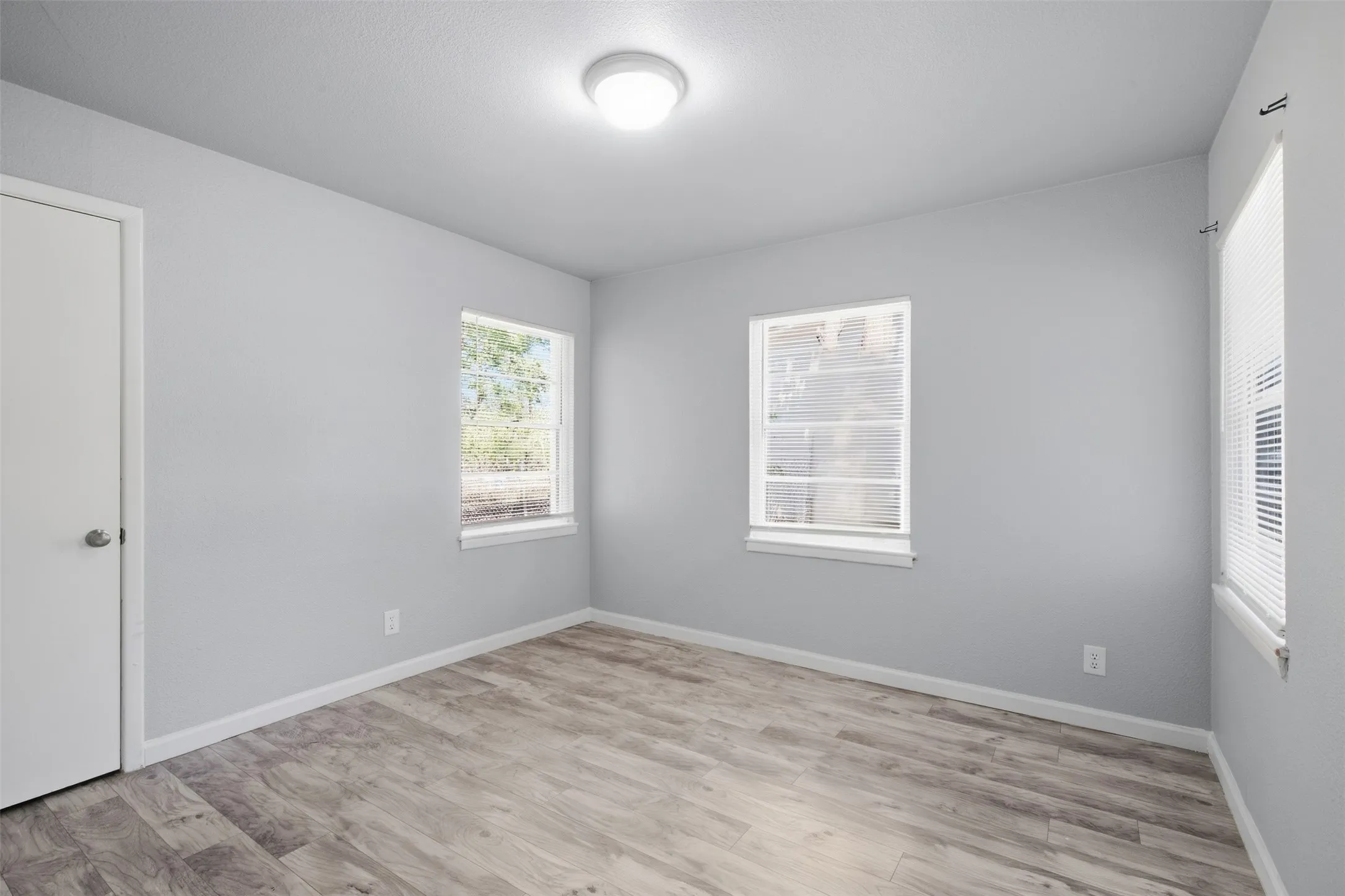 Single Family Residence For Rent in Tarrant County , 1203 Belvedere Drive, Arlington, Texas 76010, 3 Bedroom, 2 Bathroom, 1 Garage spaces, 1,039 Sqft, built in 1955, mls#21398731, Real Estate Agent in Arlington, Homes For Rent in Tarrant county, Homes For Rent in Arlington, Realtor in Arlington Texas, Real Estate Brokerage Independent Realty Texas, Luminita Cordes Realtor