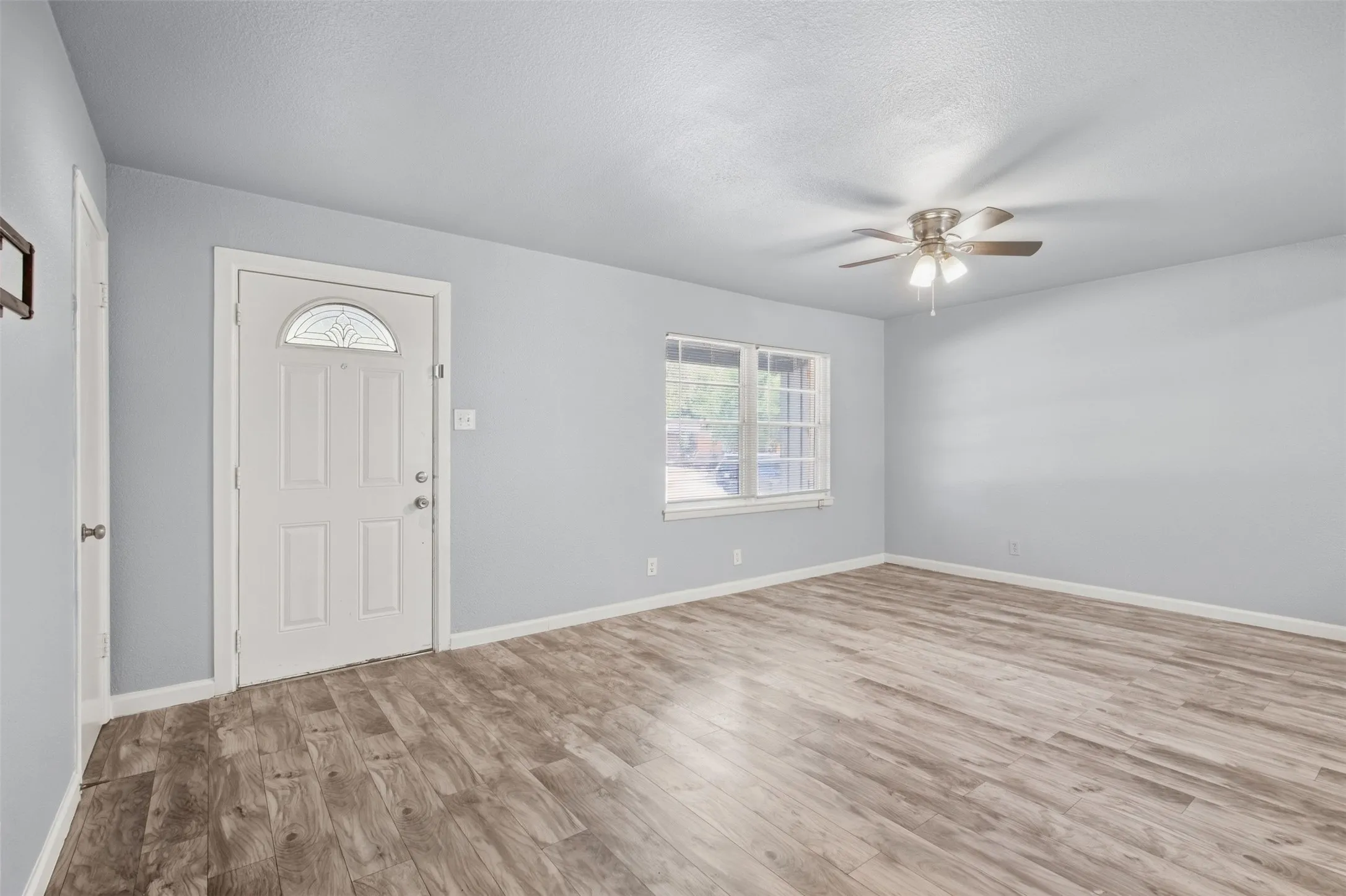 Single Family Residence For Rent in Tarrant County , 1203 Belvedere Drive, Arlington, Texas 76010, 3 Bedroom, 2 Bathroom, 1 Garage spaces, 1,039 Sqft, built in 1955, mls#21398731, Real Estate Agent in Arlington, Homes For Rent in Tarrant county, Homes For Rent in Arlington, Realtor in Arlington Texas, Real Estate Brokerage Independent Realty Texas, Luminita Cordes Realtor