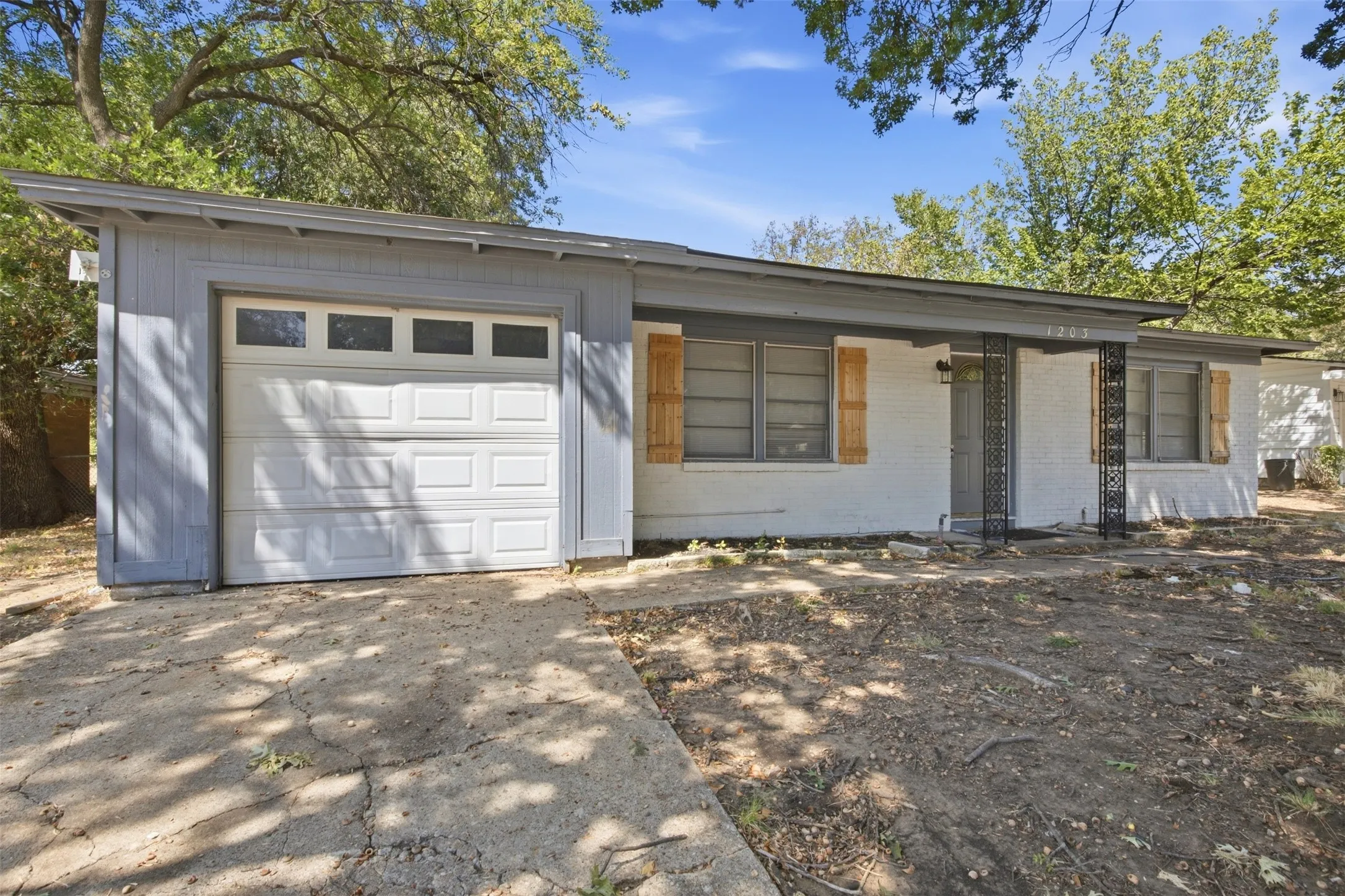 Single Family Residence For Rent in Tarrant County , 1203 Belvedere Drive, Arlington, Texas 76010, 3 Bedroom, 2 Bathroom, 1 Garage spaces, 1,039 Sqft, built in 1955, mls#21398731, Real Estate Agent in Arlington, Homes For Rent in Tarrant county, Homes For Rent in Arlington, Realtor in Arlington Texas, Real Estate Brokerage Independent Realty Texas, Luminita Cordes Realtor