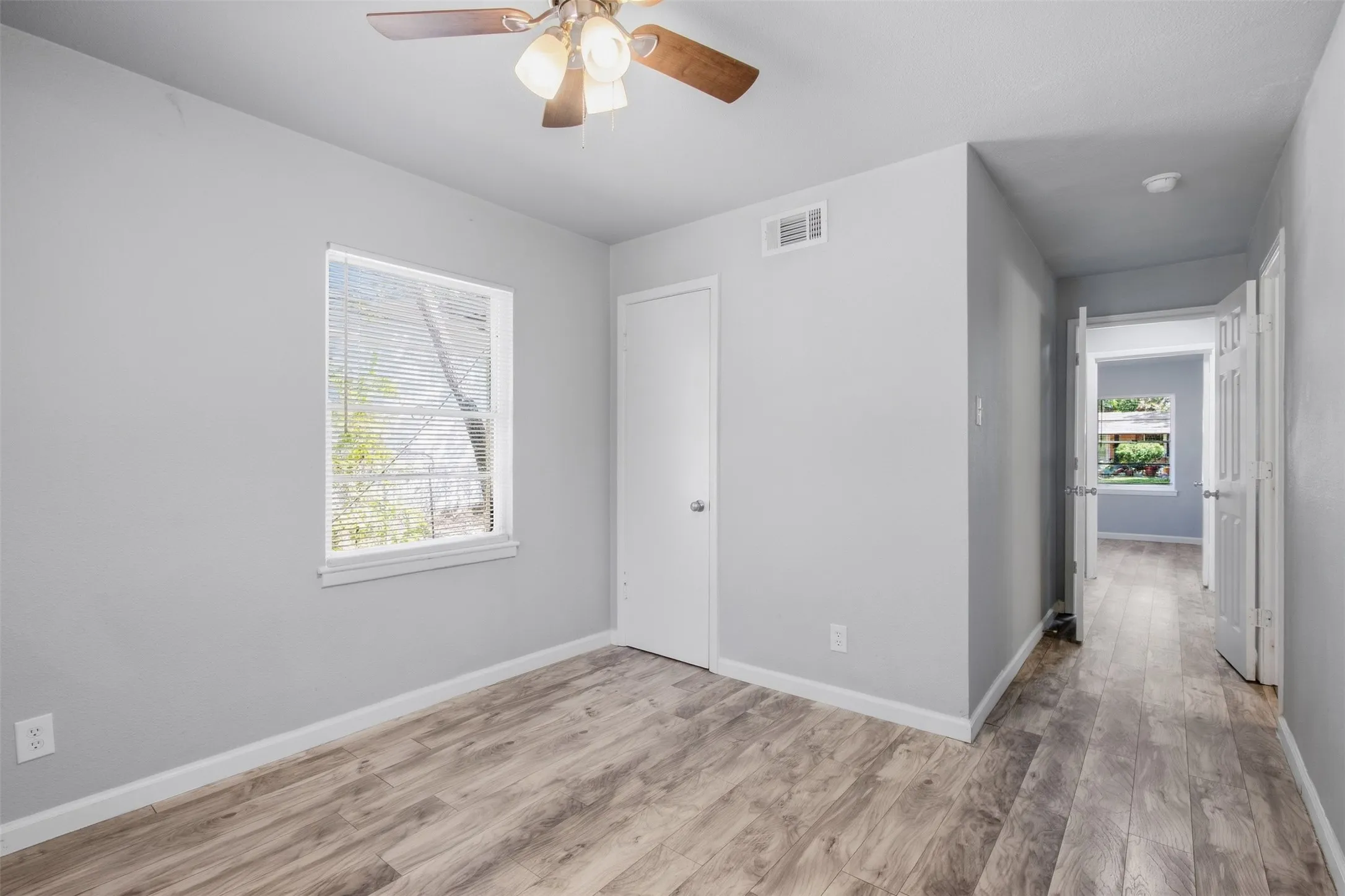 Single Family Residence For Rent in Tarrant County , 1203 Belvedere Drive, Arlington, Texas 76010, 3 Bedroom, 2 Bathroom, 1 Garage spaces, 1,039 Sqft, built in 1955, mls#21398731, Real Estate Agent in Arlington, Homes For Rent in Tarrant county, Homes For Rent in Arlington, Realtor in Arlington Texas, Real Estate Brokerage Independent Realty Texas, Luminita Cordes Realtor