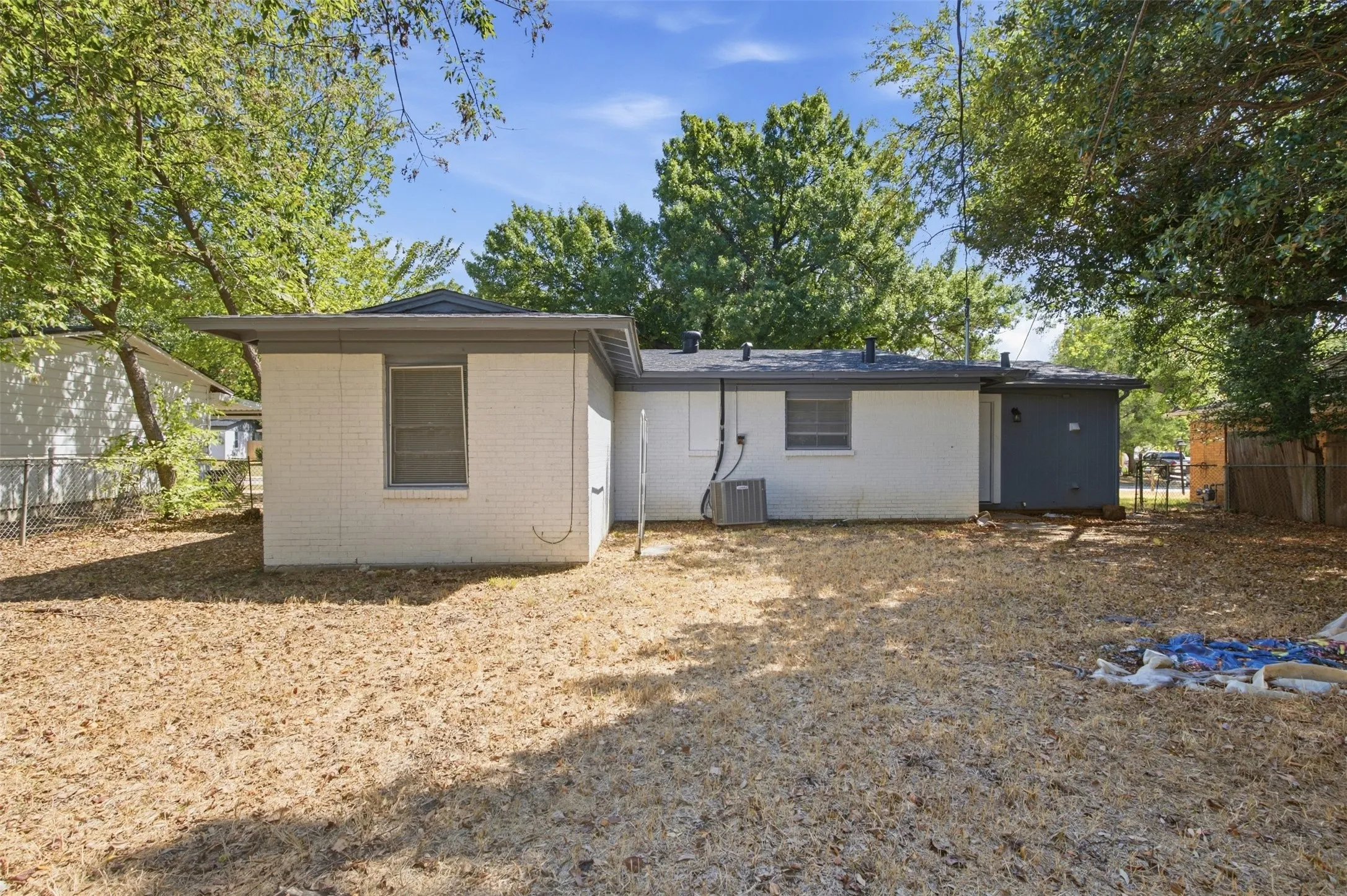 Single Family Residence For Rent in Tarrant County , 1203 Belvedere Drive, Arlington, Texas 76010, 3 Bedroom, 2 Bathroom, 1 Garage spaces, 1,039 Sqft, built in 1955, mls#21398731, Real Estate Agent in Arlington, Homes For Rent in Tarrant county, Homes For Rent in Arlington, Realtor in Arlington Texas, Real Estate Brokerage Independent Realty Texas, Luminita Cordes Realtor