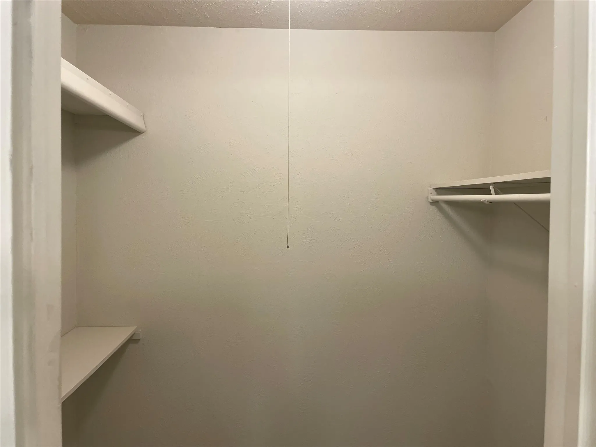 Single Family Residence For Sale in Tarrant County , 3916 Longmeadow Way, Fort Worth, Texas 76133, 3 Bedroom, 2 Bathroom, 2 Garage spaces, 1,711 Sqft, built in 1981, mls#21400726, Real Estate Agent in Fort Worth, Homes For Sale in Tarrant county, Homes For Sale in Fort Worth, Realtor in Fort Worth Texas, Real Estate Brokerage Independent Realty Texas, Luminita Cordes Realtor
